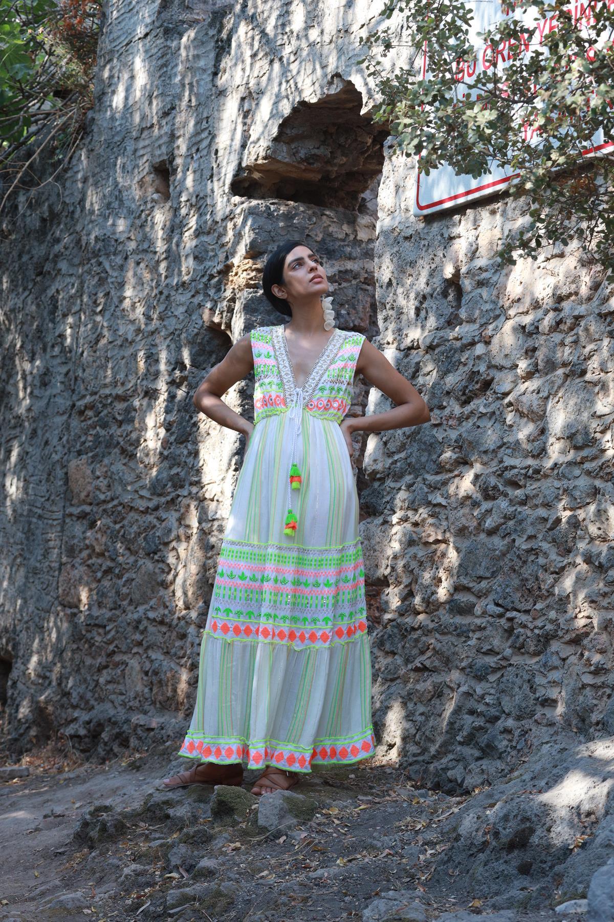 Ekru Yakası İşlemeli Ayna Detaylı Bohem Elbise - Şaman Butik Ekru Yakası İşlemeli Ayna Detaylı Bohem Elbise