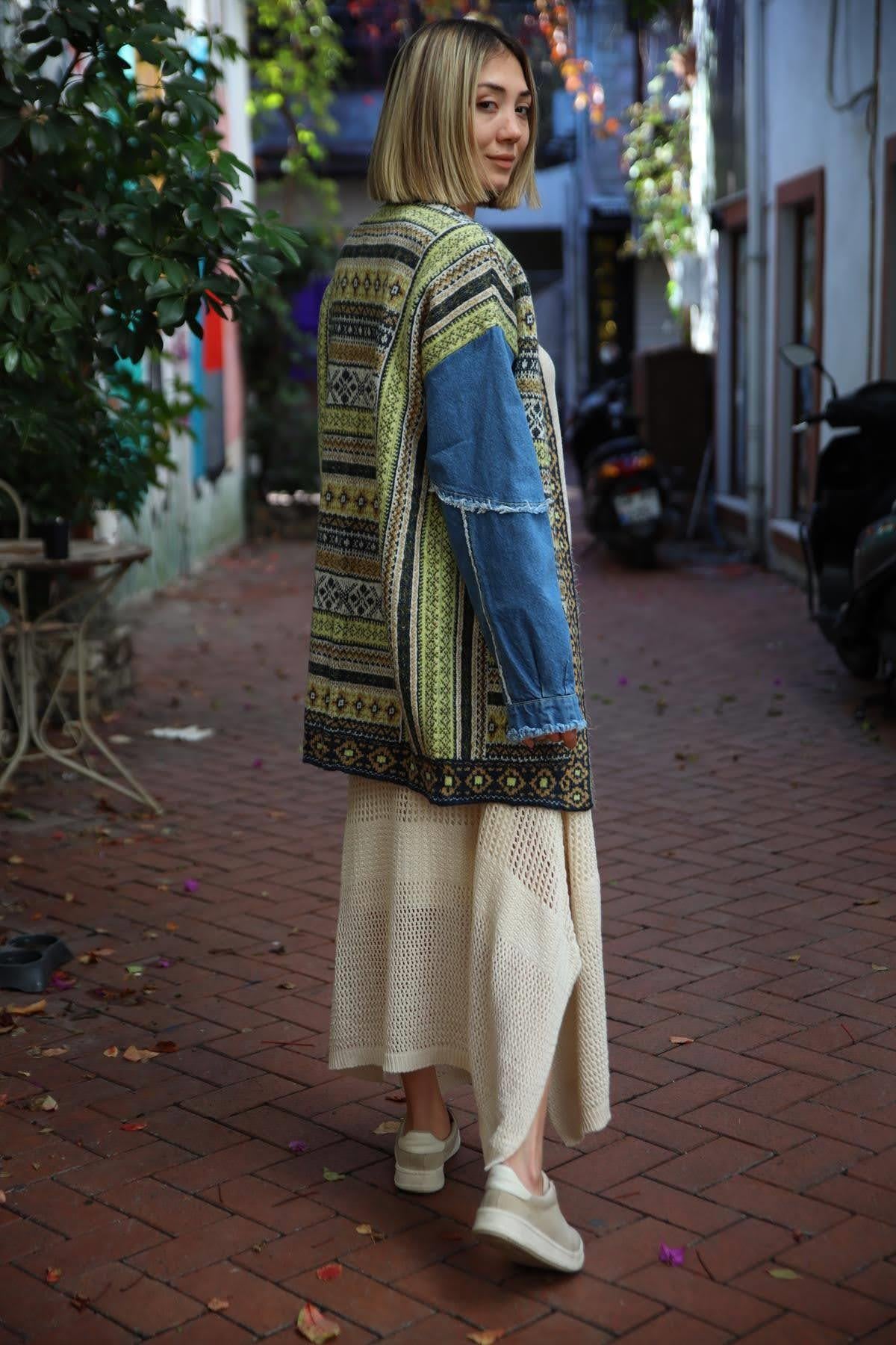  Mavi Kot Detaylı Kilim Desenli Triko Ceket