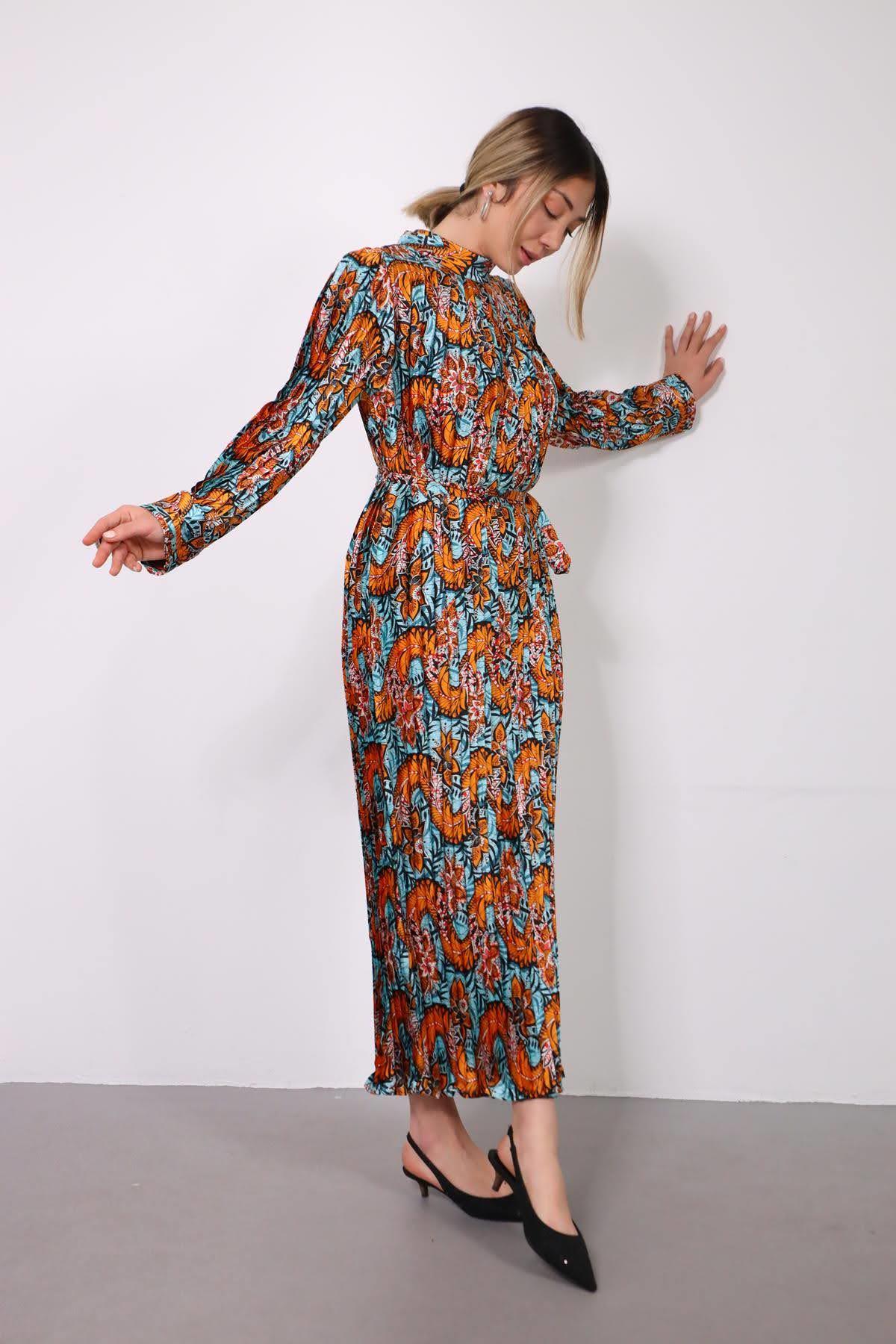 Turuncu Desenli Pileli Uzun Şık Elbise - Şaman Butik Turuncu Desenli Pileli Uzun Şık Elbise