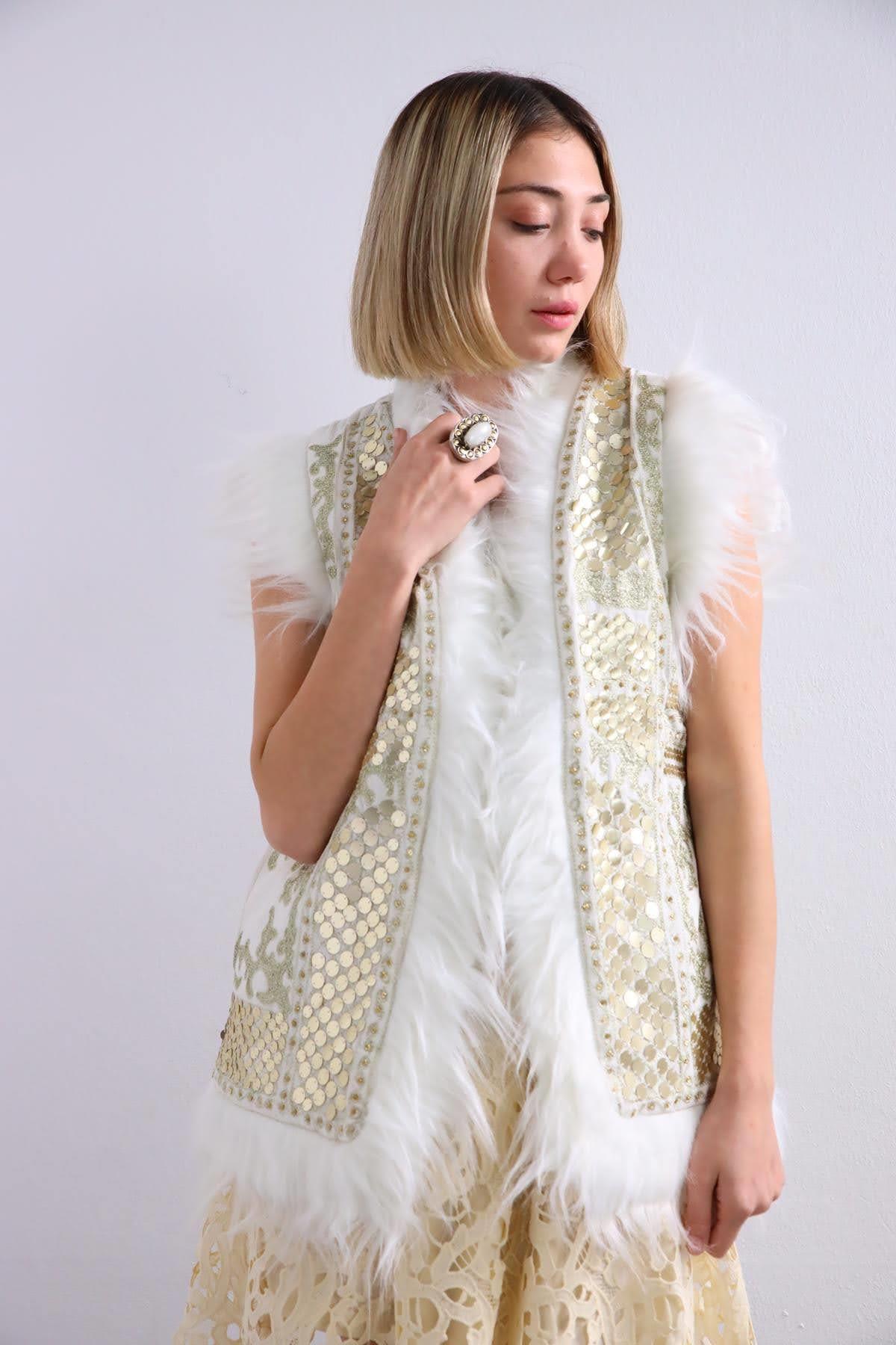  Beyaz Kürklü Pul ve Taş Detaylı Tasarım Etnik Kadife Yelek