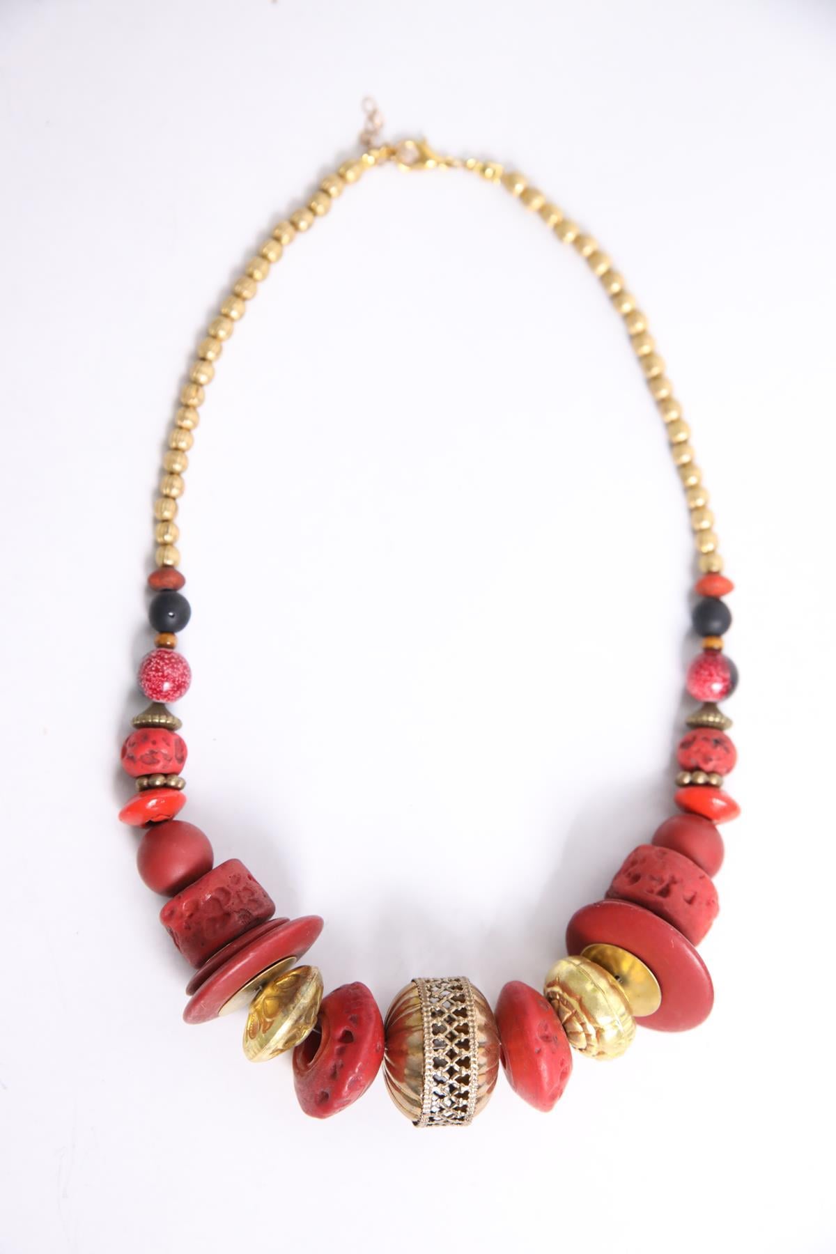 Gold Detaylı Kırmızı Kolye