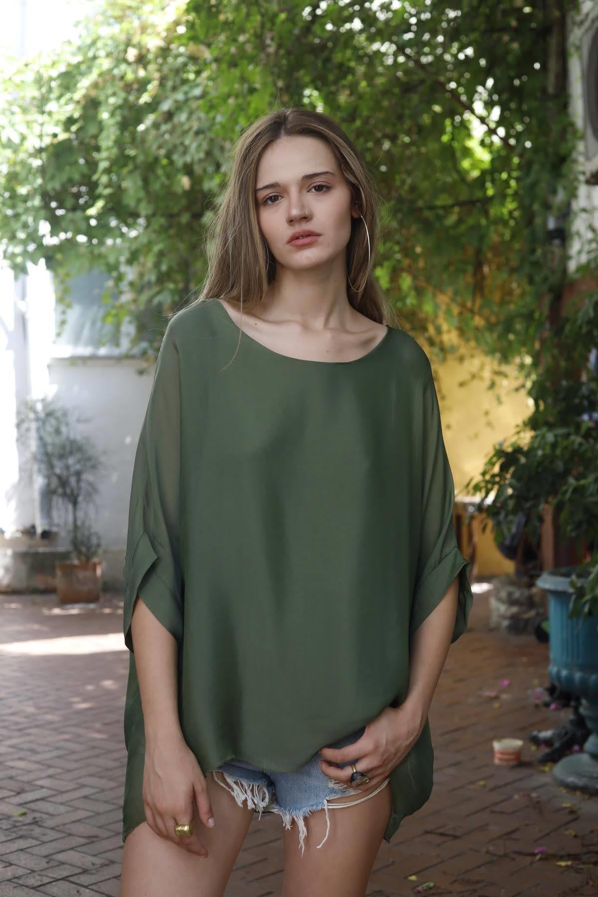 Haki Sırtı Bağlamalı İpek Bluz