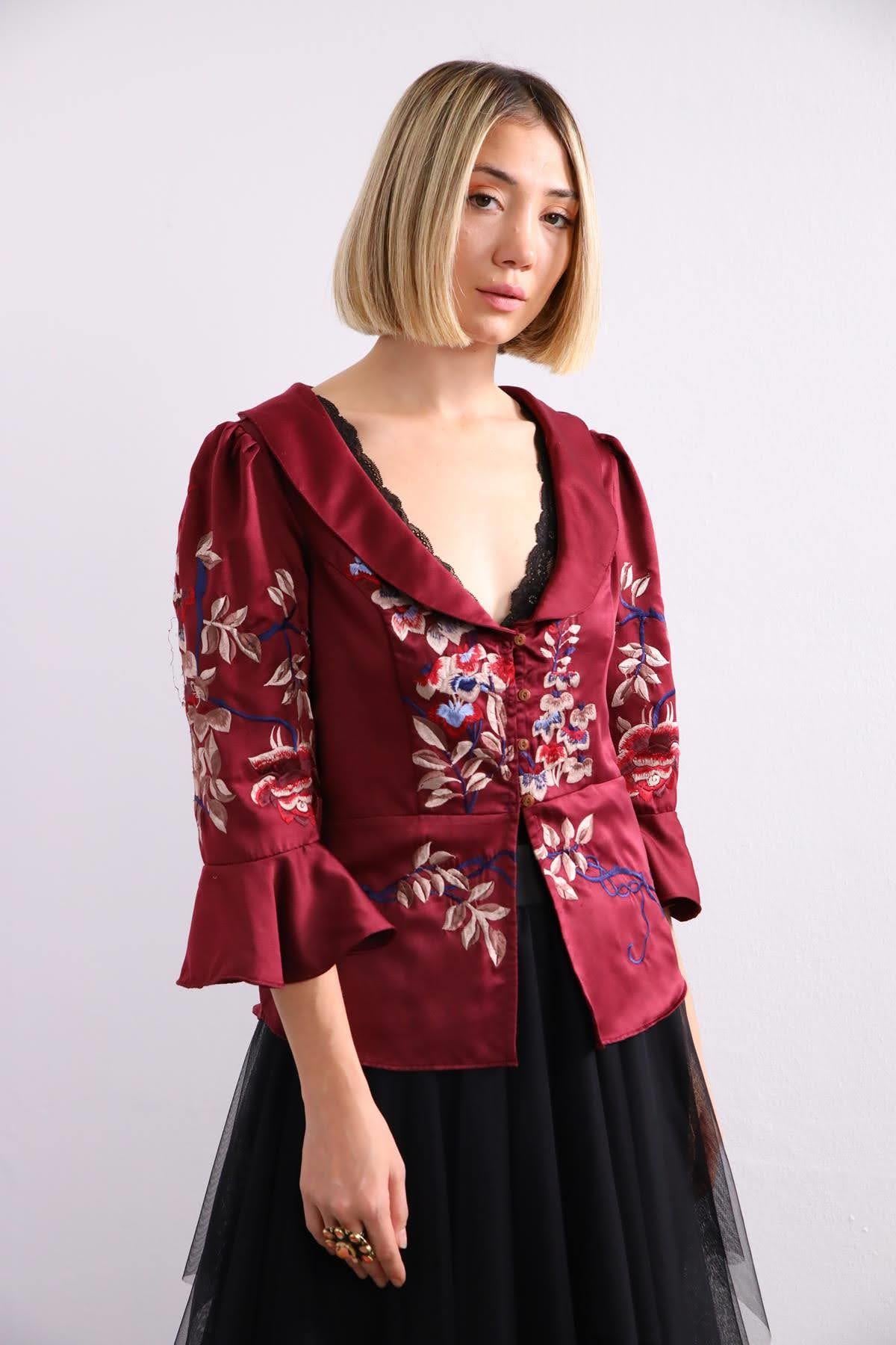  Bordo İşlemeli Şık Gömlek