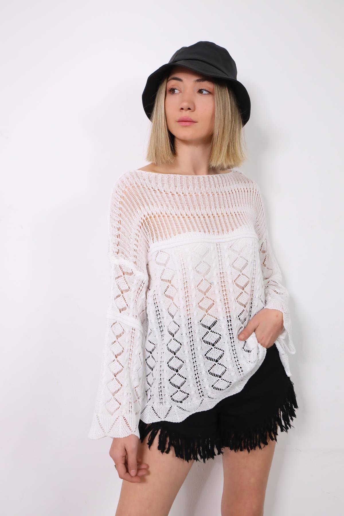  Beyaz Ajurlu Baklava Desenli Bluz