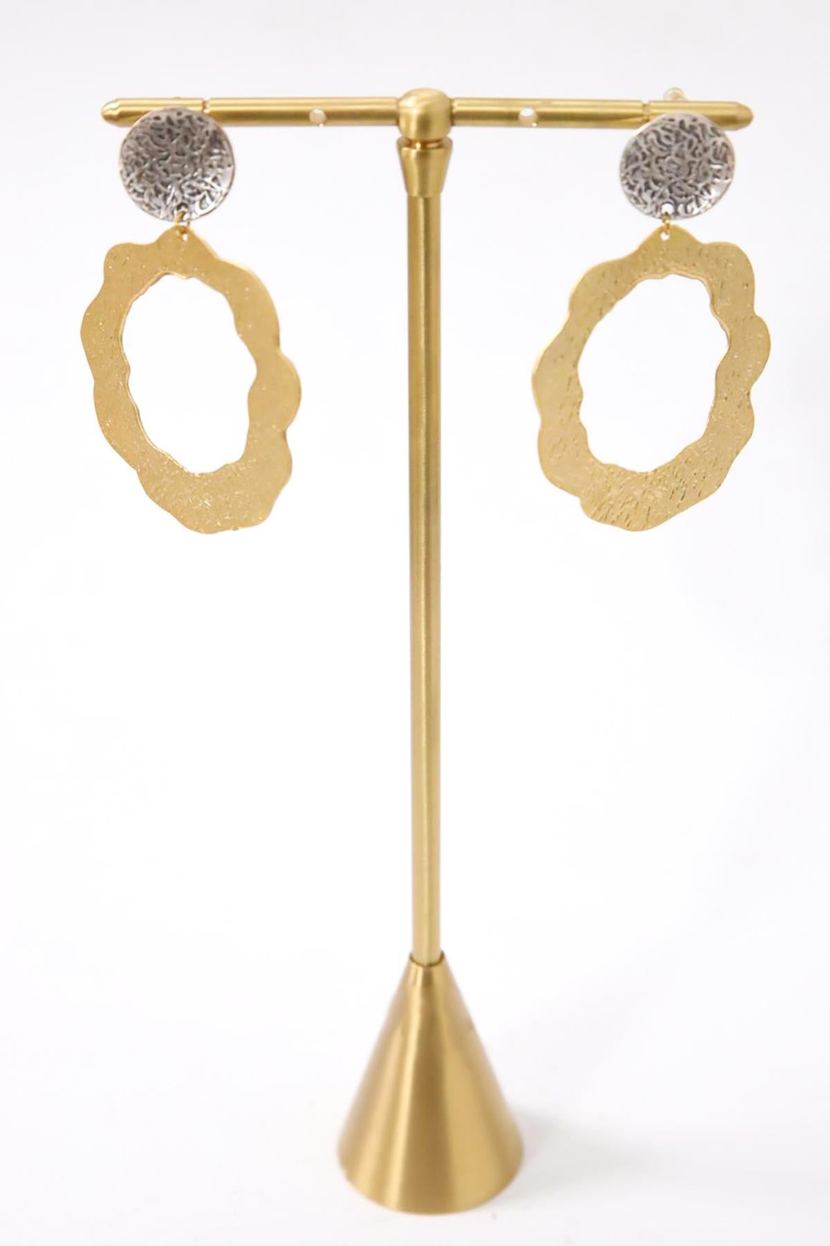 Çiçek Desenli Altın Kaplama Sallantılı Küpe - Şaman Butik Çiçek Desenli Altın Kaplama Sallantılı Küpe