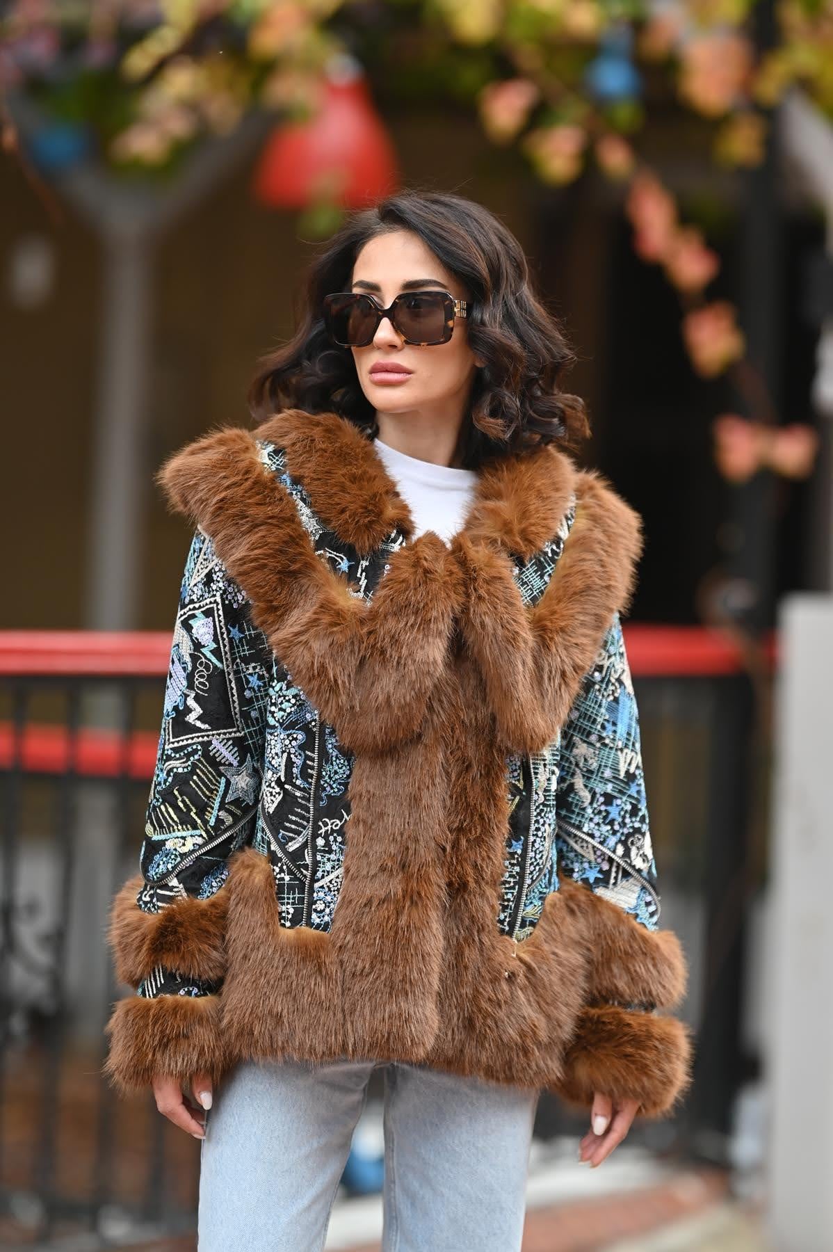 Siyah Payet İşlemeli Kürk Detaylı Ceket