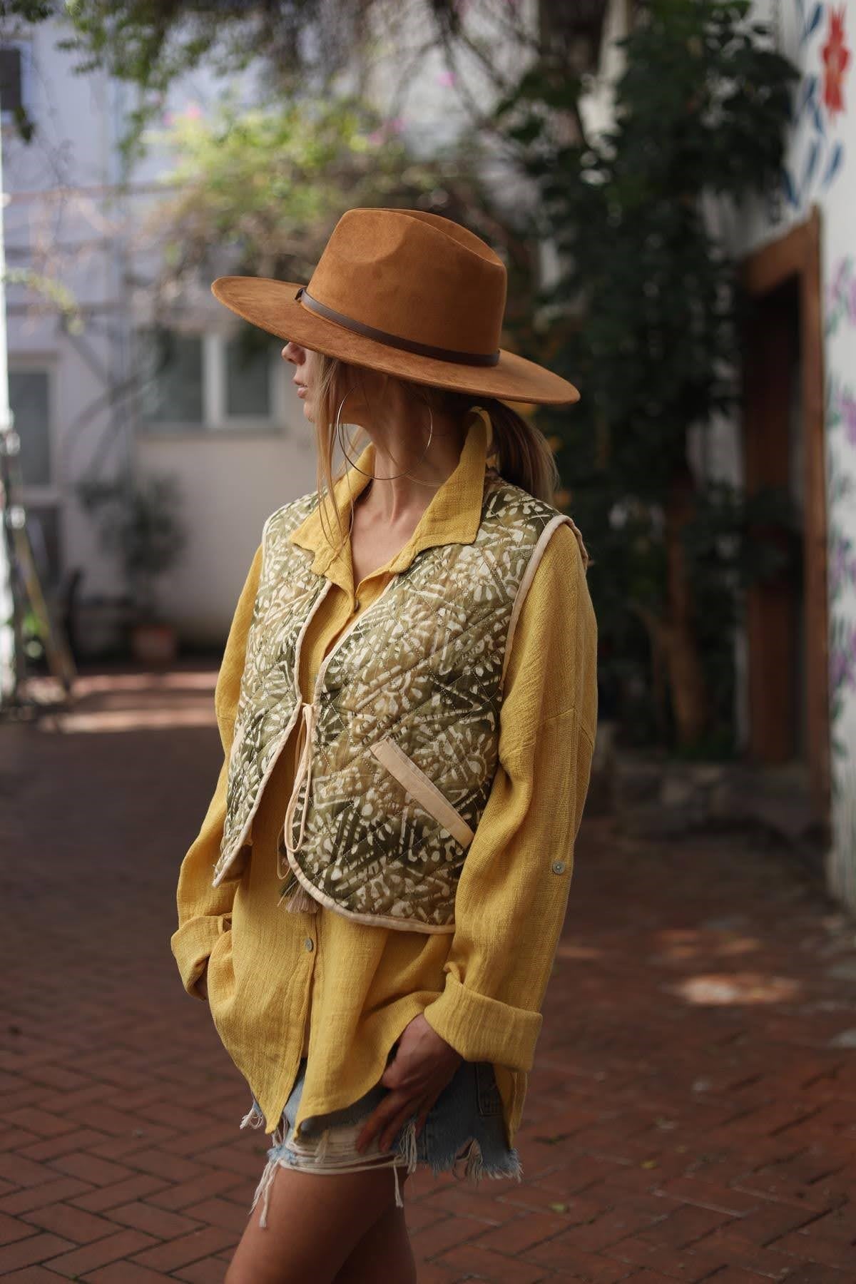 Yağ Yeşili Batik Desenli Püsküllü Kapitone Yelek