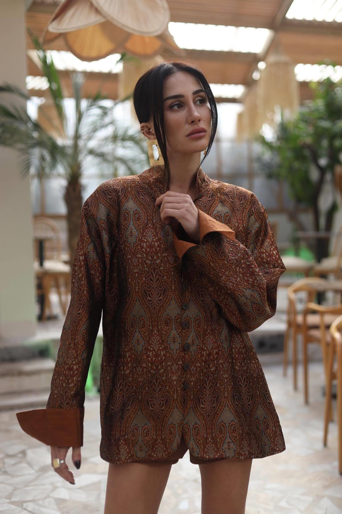 Renkli Desenli Hakim Yaka Ceket