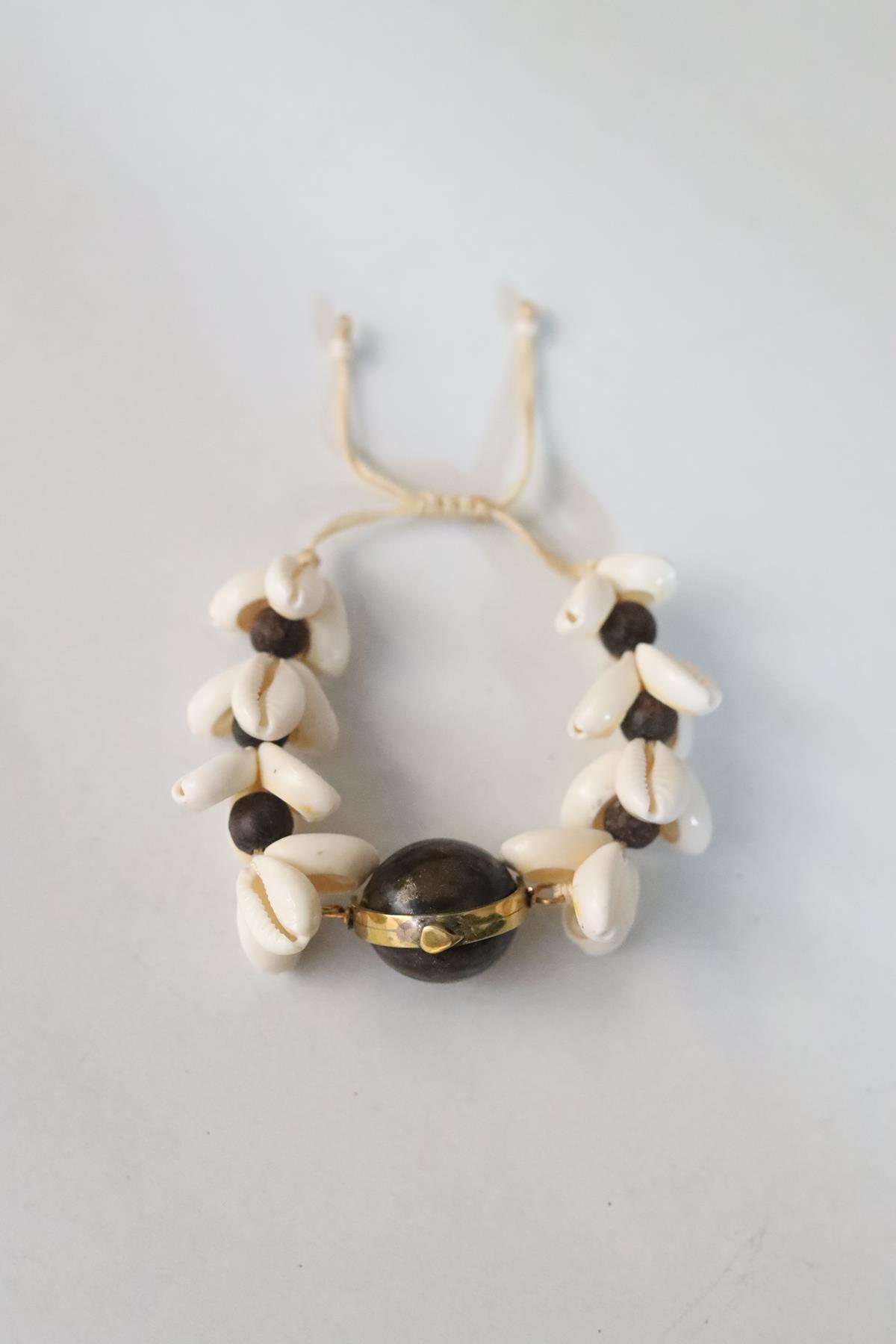 Deniz Kabuklu Ahşap Küre Detaylı Bileklik