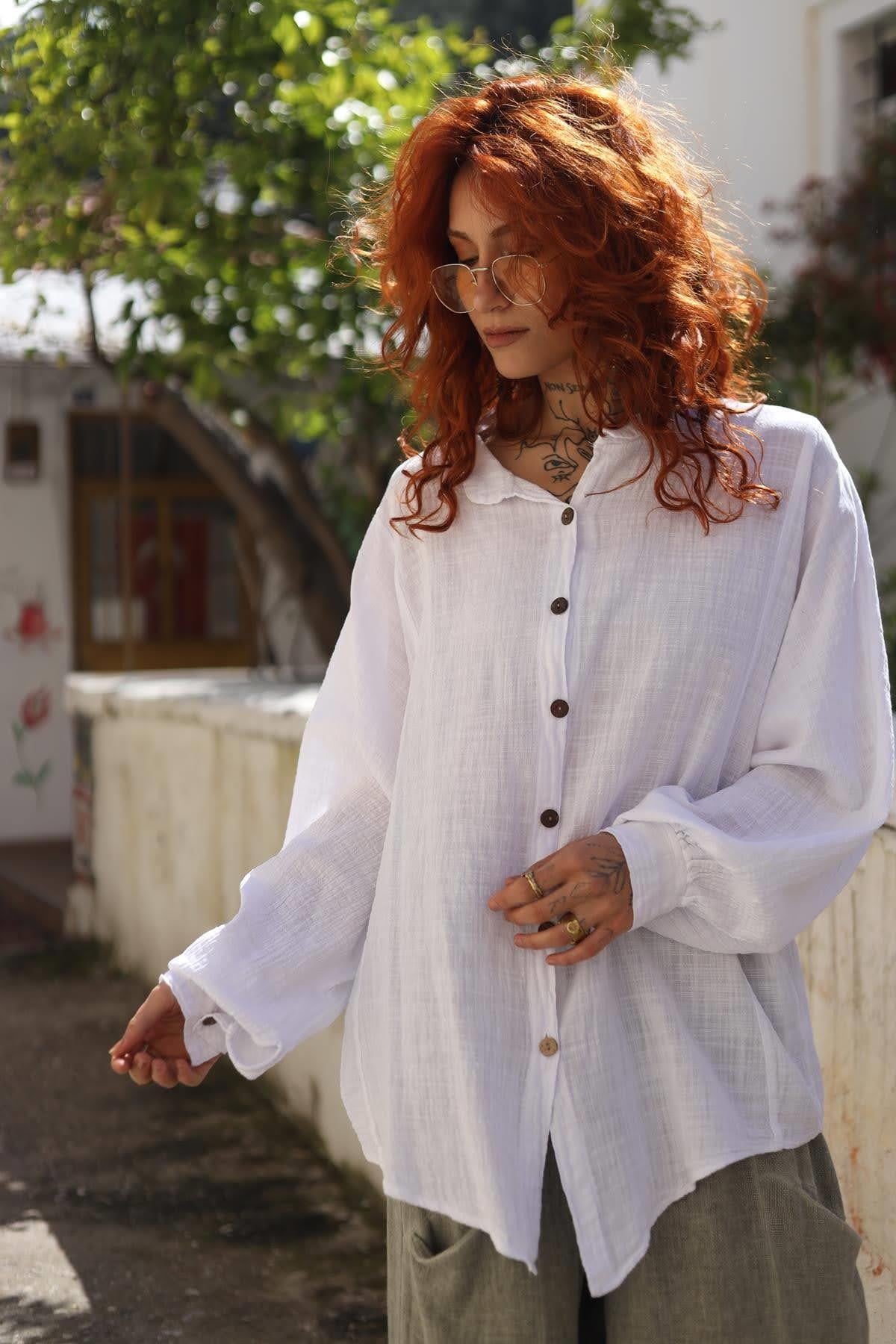 Beyaz Hakim Yaka Dikişli Yarasa Kol Gömlek
