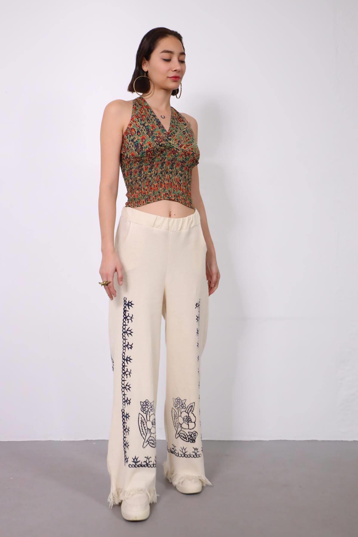 Krem Rengi Paçası Püsküllü Otantik Desenli Pantolon - Şaman Butik Krem Rengi Paçası Püsküllü Otantik Desenli Pantolon