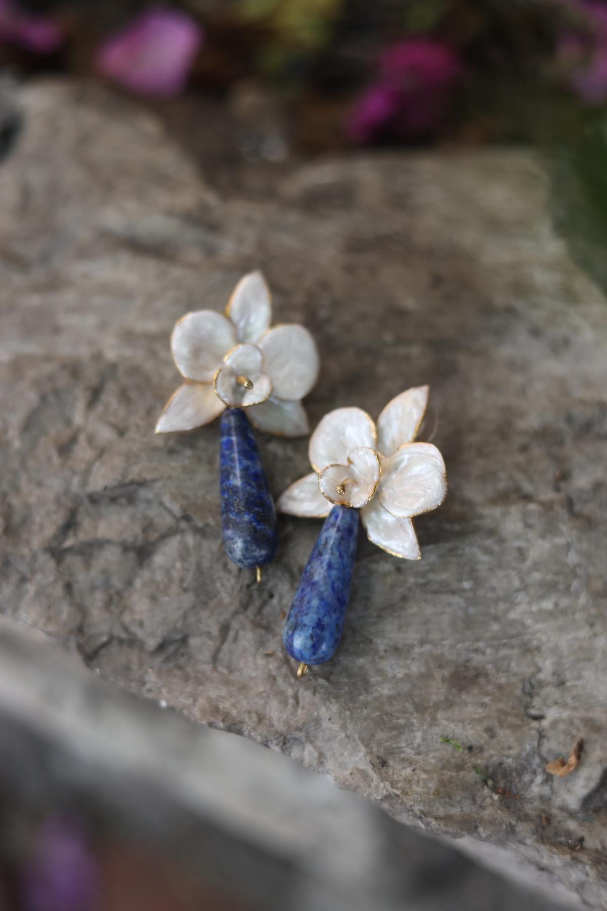 Cream Color Enamel Flower Earrings