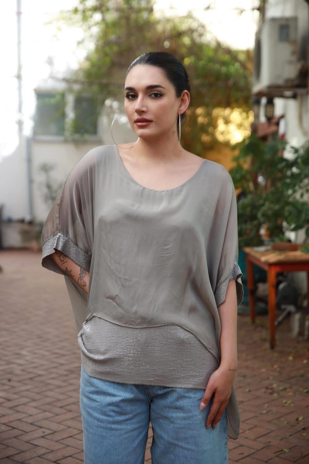 Vizon Rengi Payet Detaylı Önü Kısa İpek Bluz