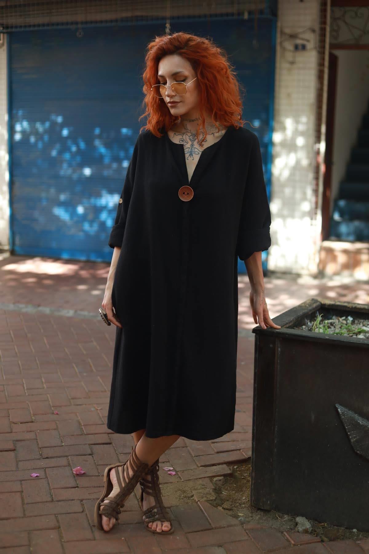 Siyah Tek Düğmeli Müslin Elbise