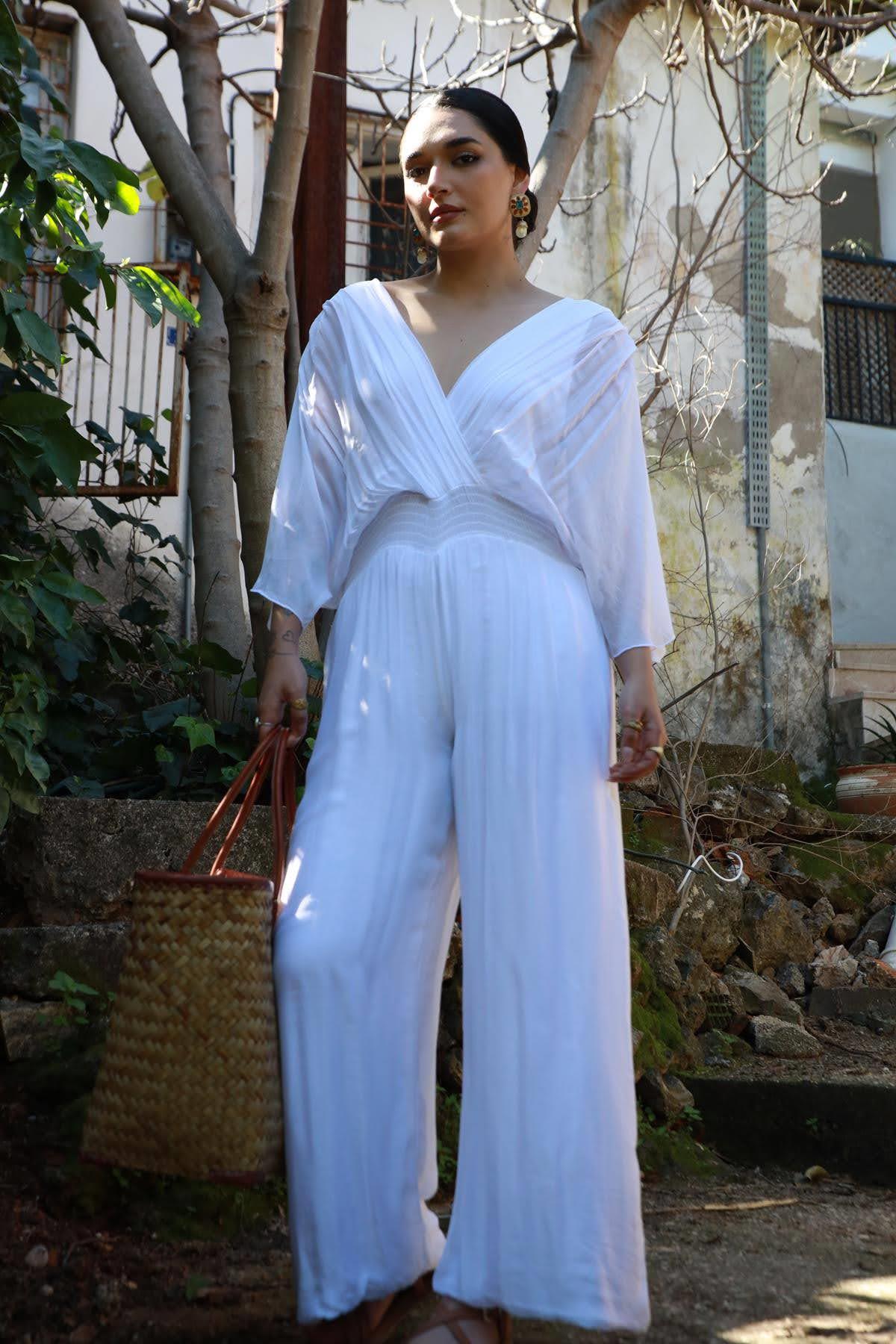 Beyaz Kruvaze Yaka Beli Gipeli İpek Tulum