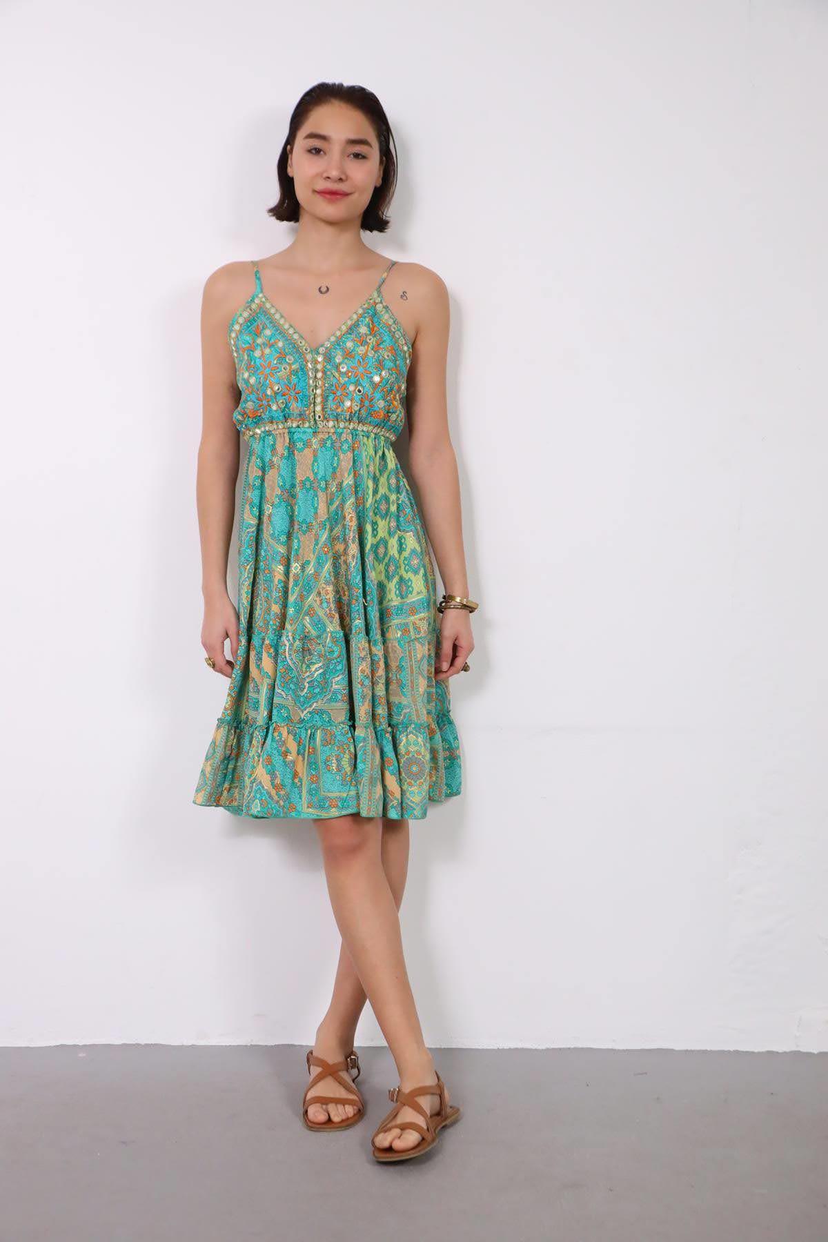  Turkuaz Ayna Detay İşlemeli Sırtı Gipeli İpek Elbise