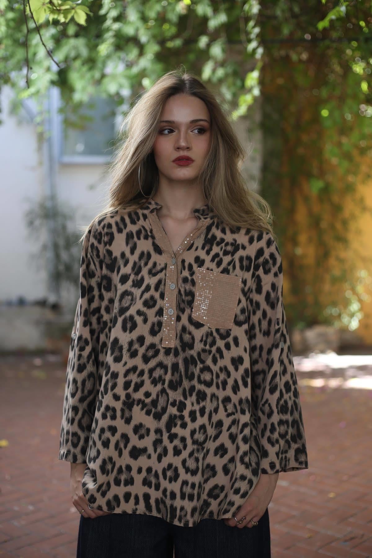 Camel Rengi Leopar Desenli Pul Detaylı Gömlek