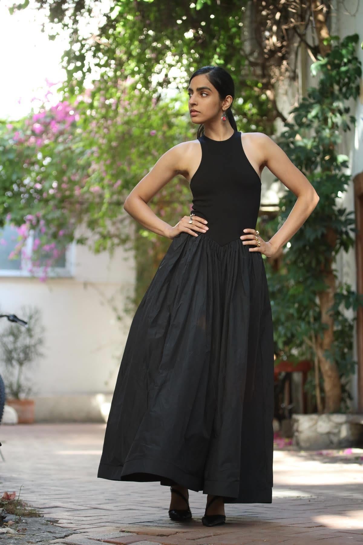 Siyah Halter Yaka Korse Detaylı Elbise