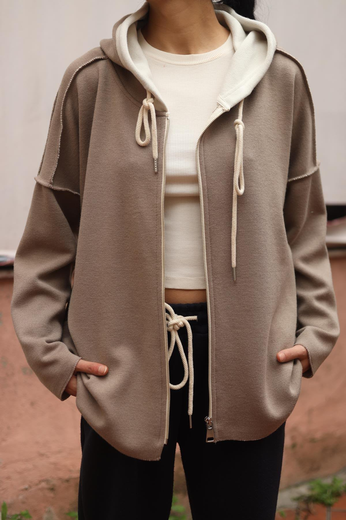 Vizon Rengi Kapüşonlu Dikiş Detaylı Hırka