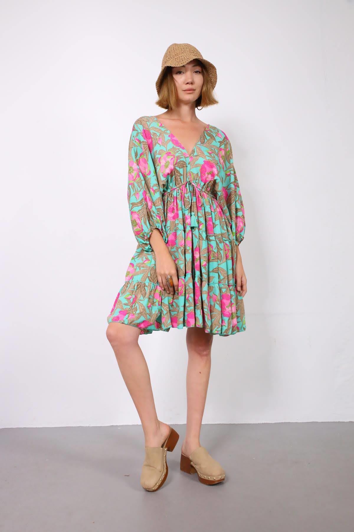 Mint Yeşili Çiçek Desenli V Yaka Sırt Dekolteli Kısa İpek Elbise - Şaman Butik Mint Yeşili Çiçek Desenli V Yaka Sırt Dekolteli Kısa İpek Elbise