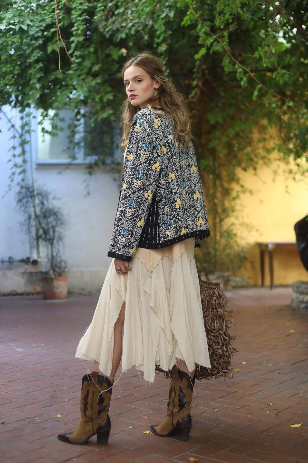 Siyah Desenli Yıldız Detaylı Ceket