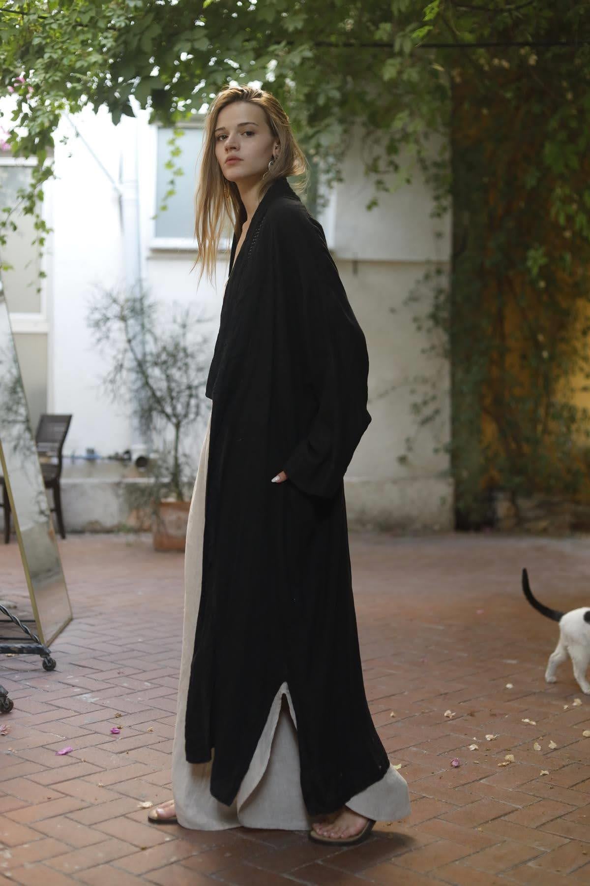 Siyah Yaka Detaylı Keten Kaftan