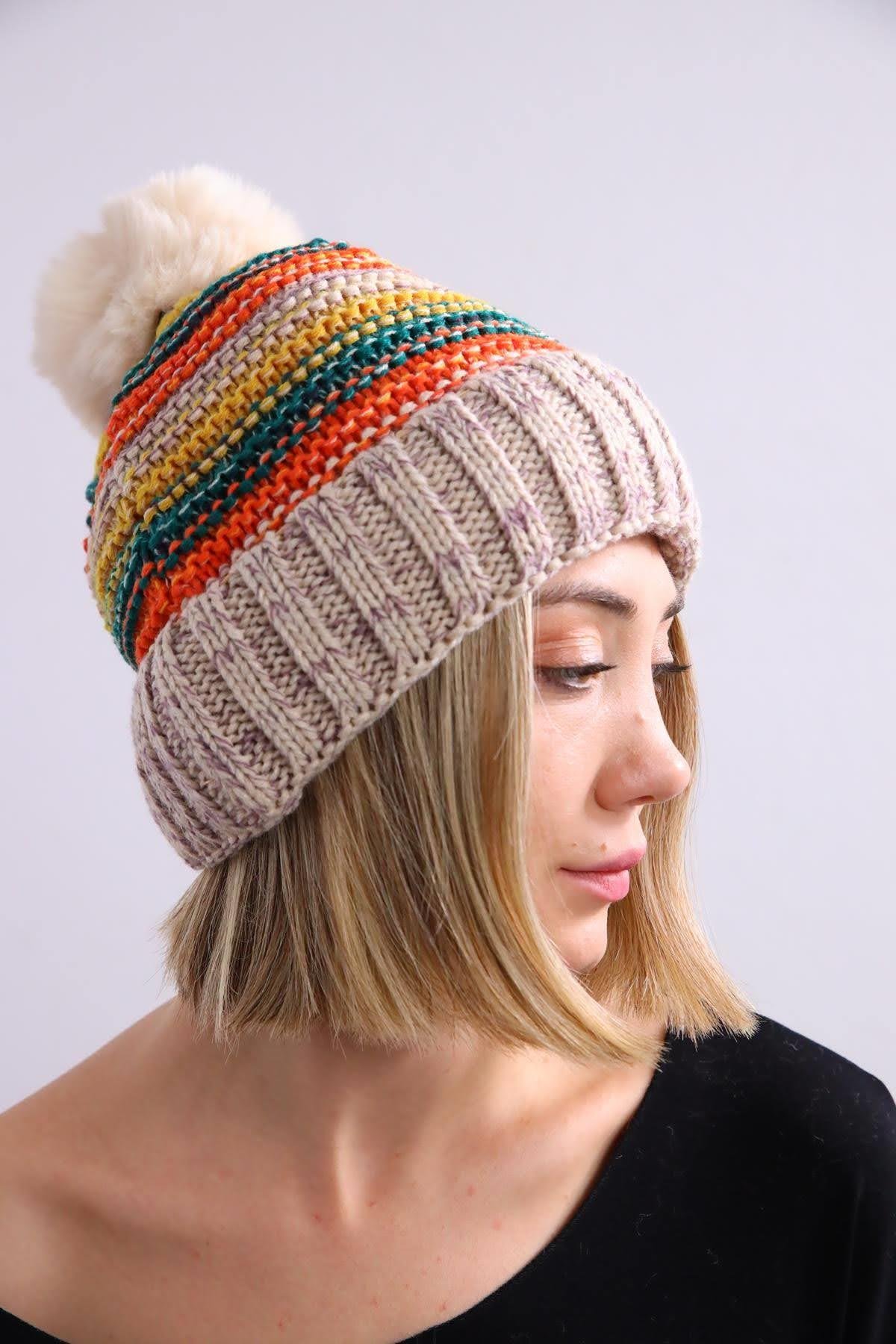  Taş Rengi Çizgili İçi Peluş Ponponlu Örgü Bere