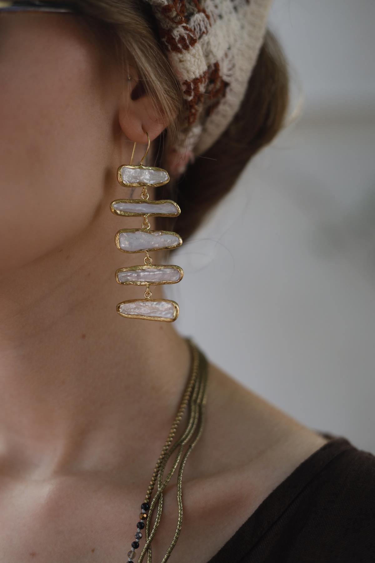 Sallantılı İncili Küpe