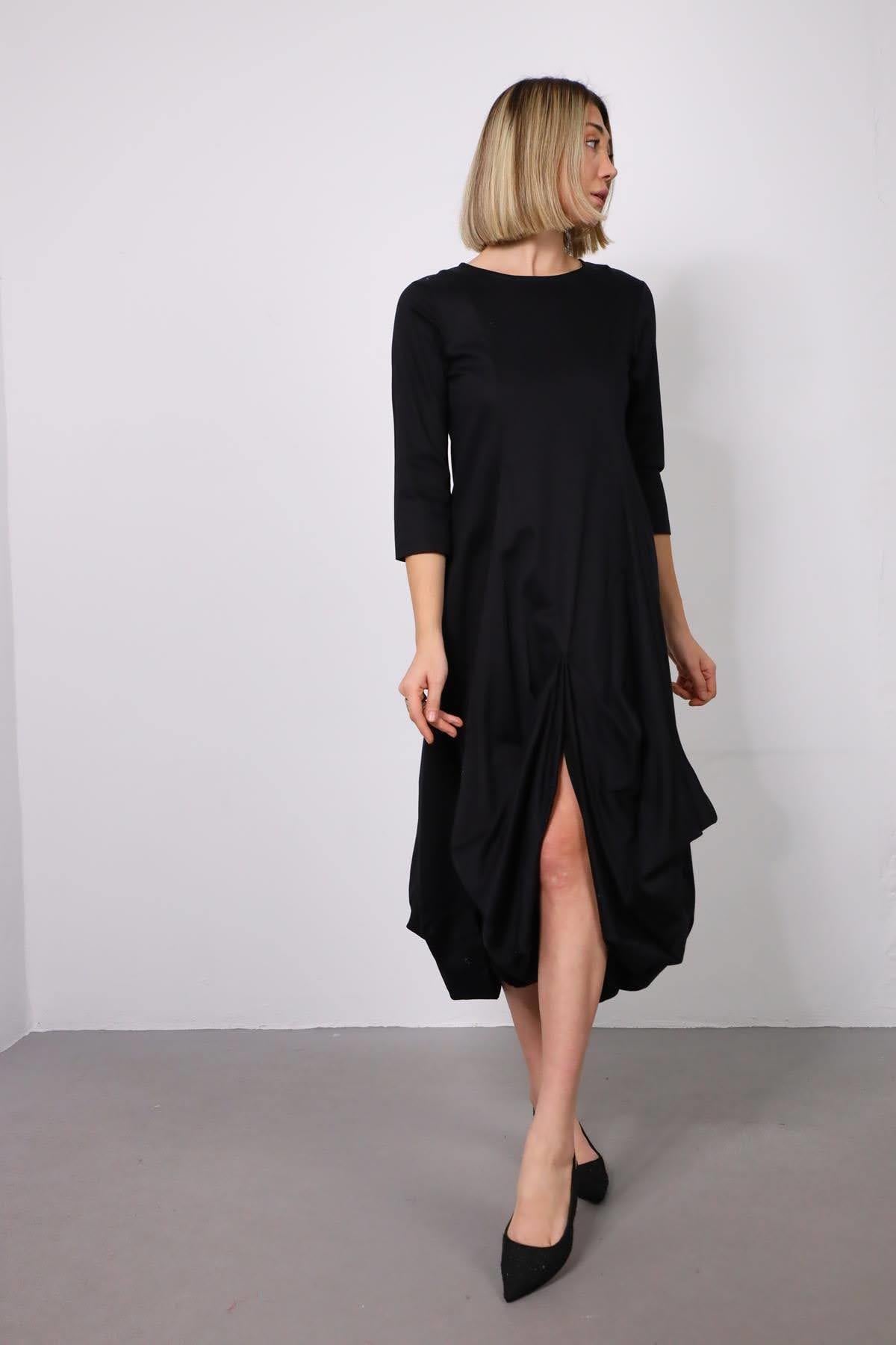  Siyah Asimetrik Etek Ucu Uzun Elbise