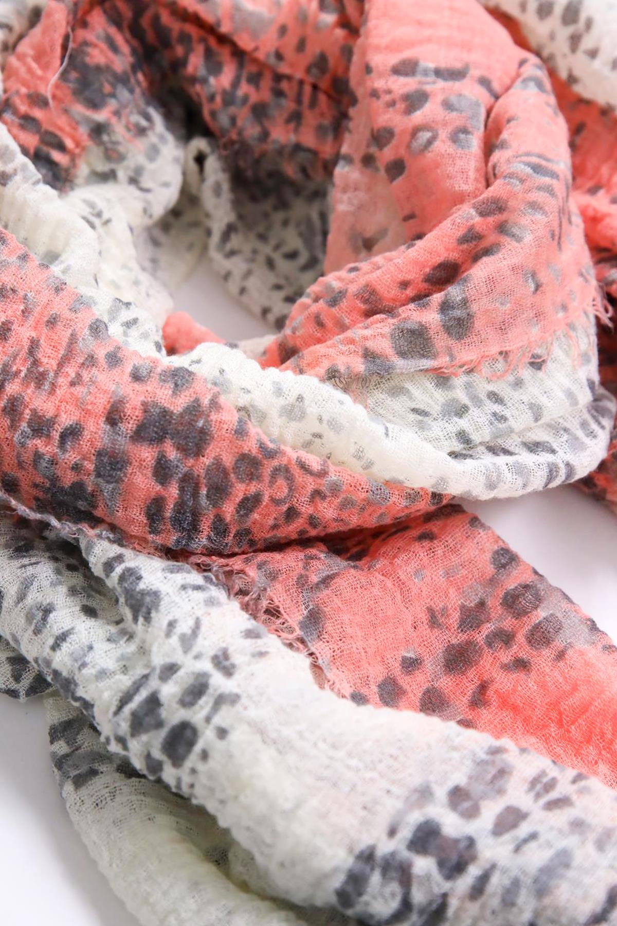 Yavruağzı Leopar Desenli Pamuk Şal Yavruağzı Leopar Desenli Pamuk Şal