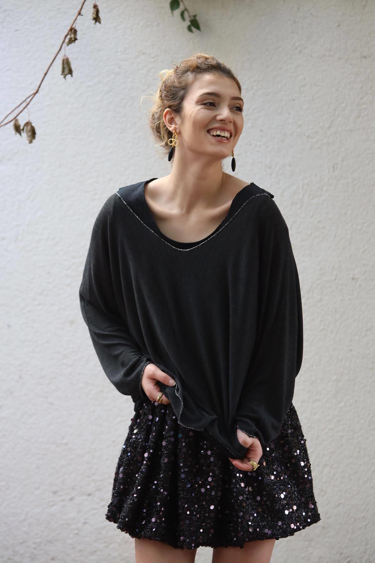 Antrasit Sim Detaylı Geniş Yaka Atletli Bluz