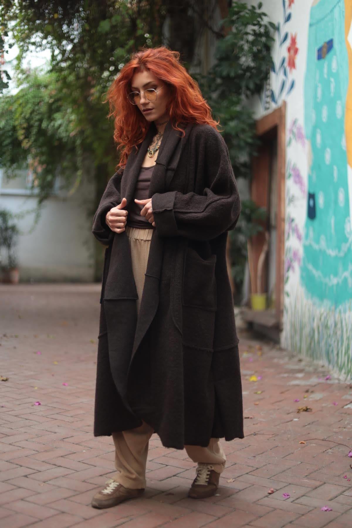 Kahverengi Dikiş Detaylı Şal Yaka Keçe Kaban