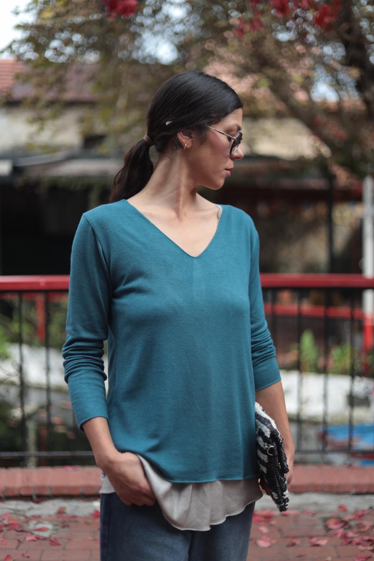 Petrol Mavisi Yumuşak Doku V Yaka Bluz