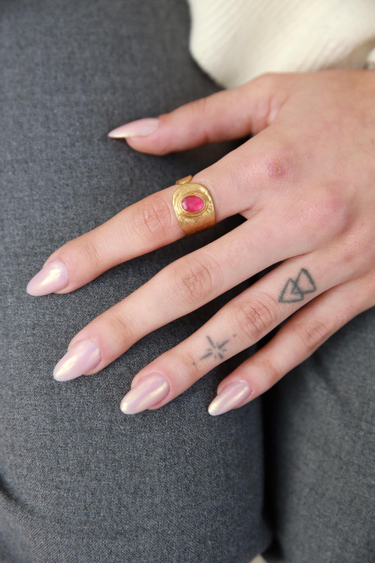 Kırmızı Taşlı Yüzük