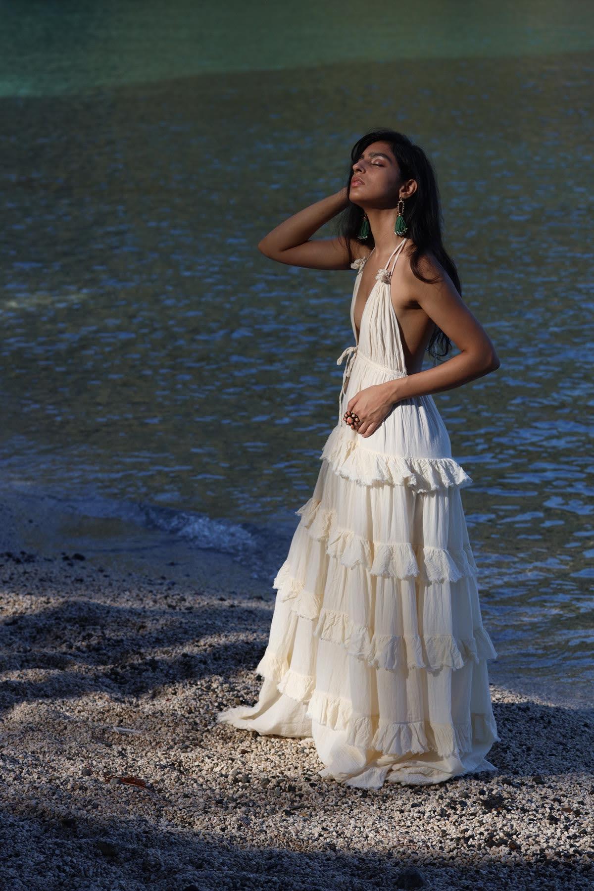 Ekru Göğüs ve Sırt Dekolteli Boyundan Askılı Bohem Elbise - Şaman Butik Ekru Göğüs ve Sırt Dekolteli Boyundan Askılı Bohem Elbise