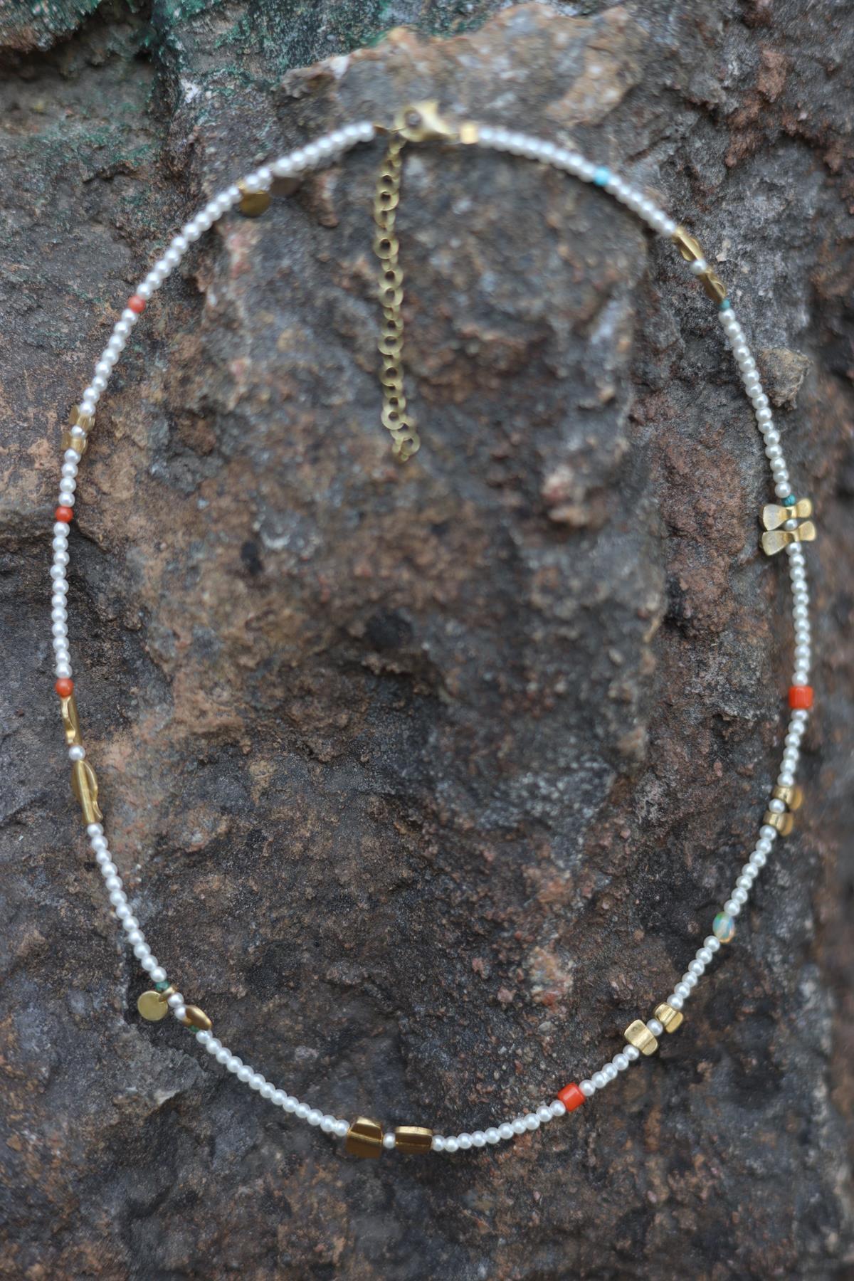 Silver Detailed Pearl Necklace