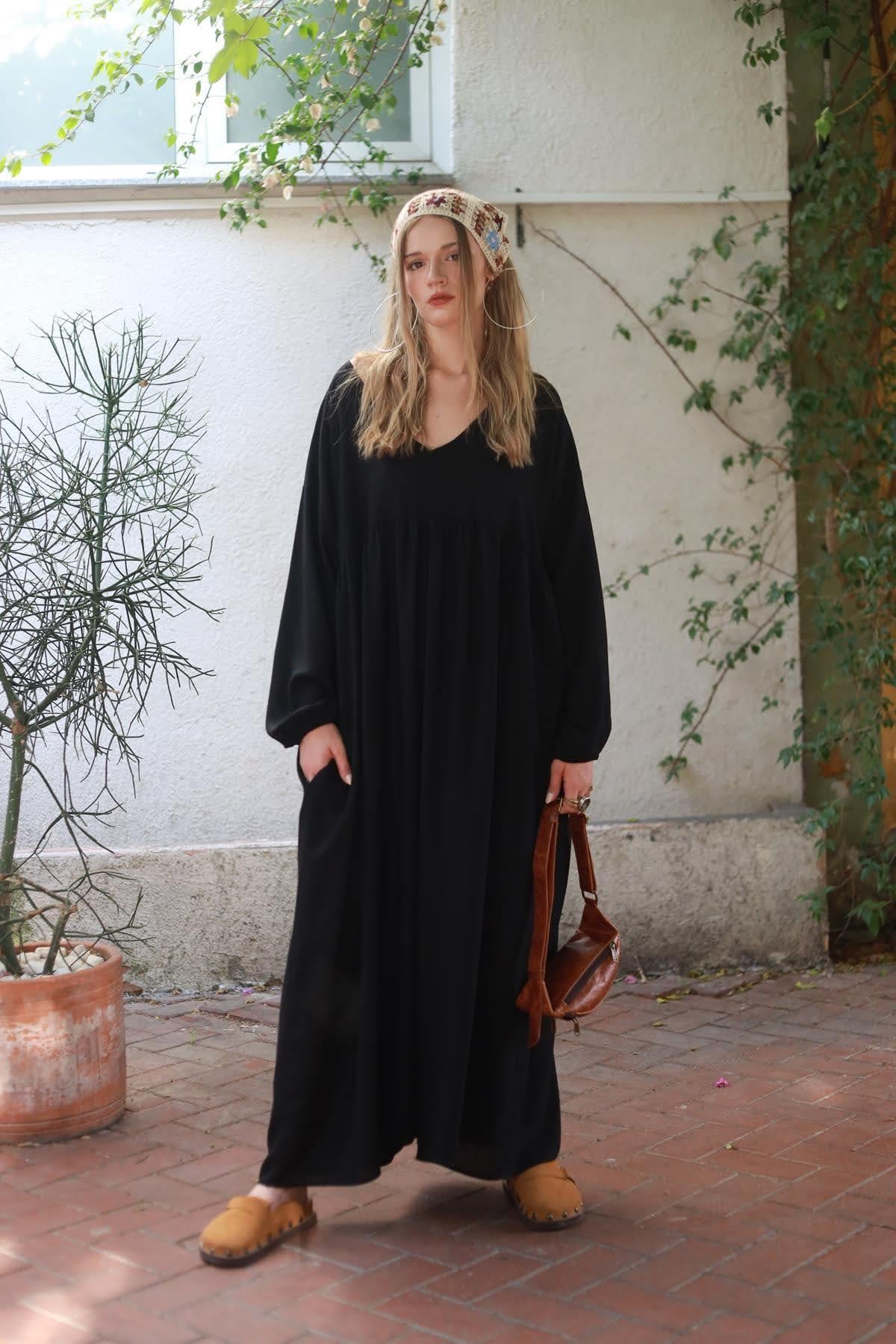 Siyah V Yaka Kolları Büzgülü Keten Elbise