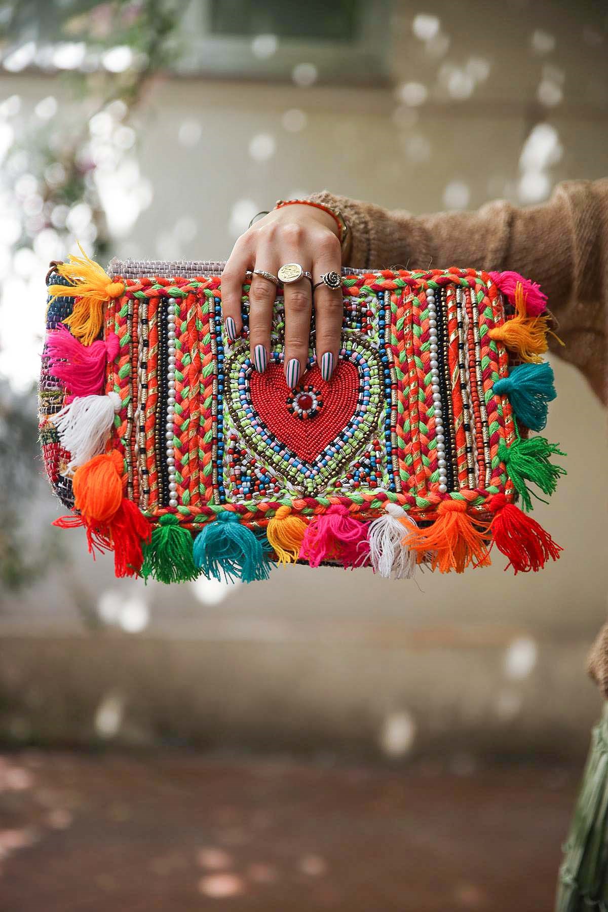 Renkli Püsküllü Kilim Dokuma Zarf Çanta