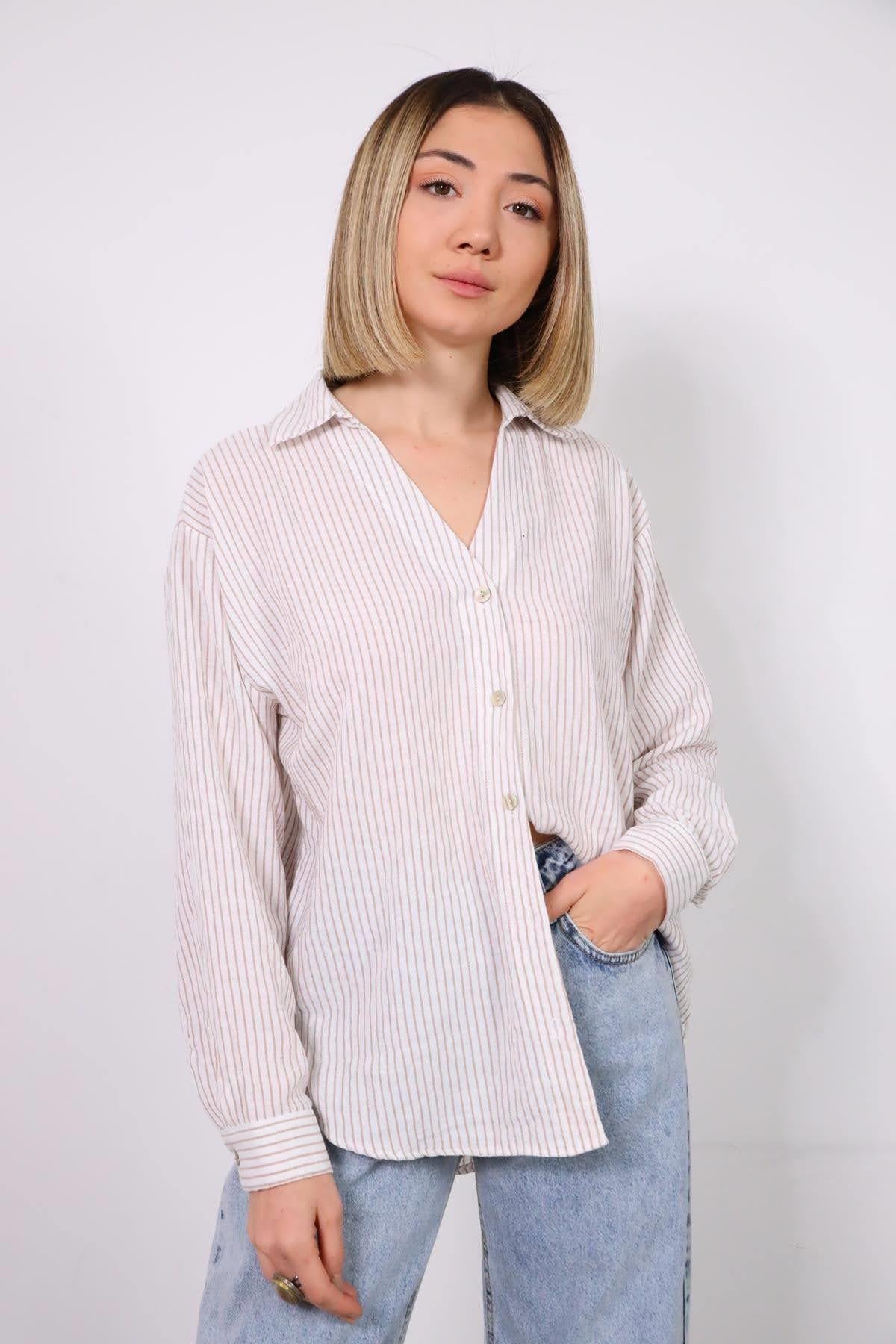 Beyaz Çizgili V Yaka Oversize Gömlek - Şaman Butik Beyaz Çizgili V Yaka Oversize Gömlek