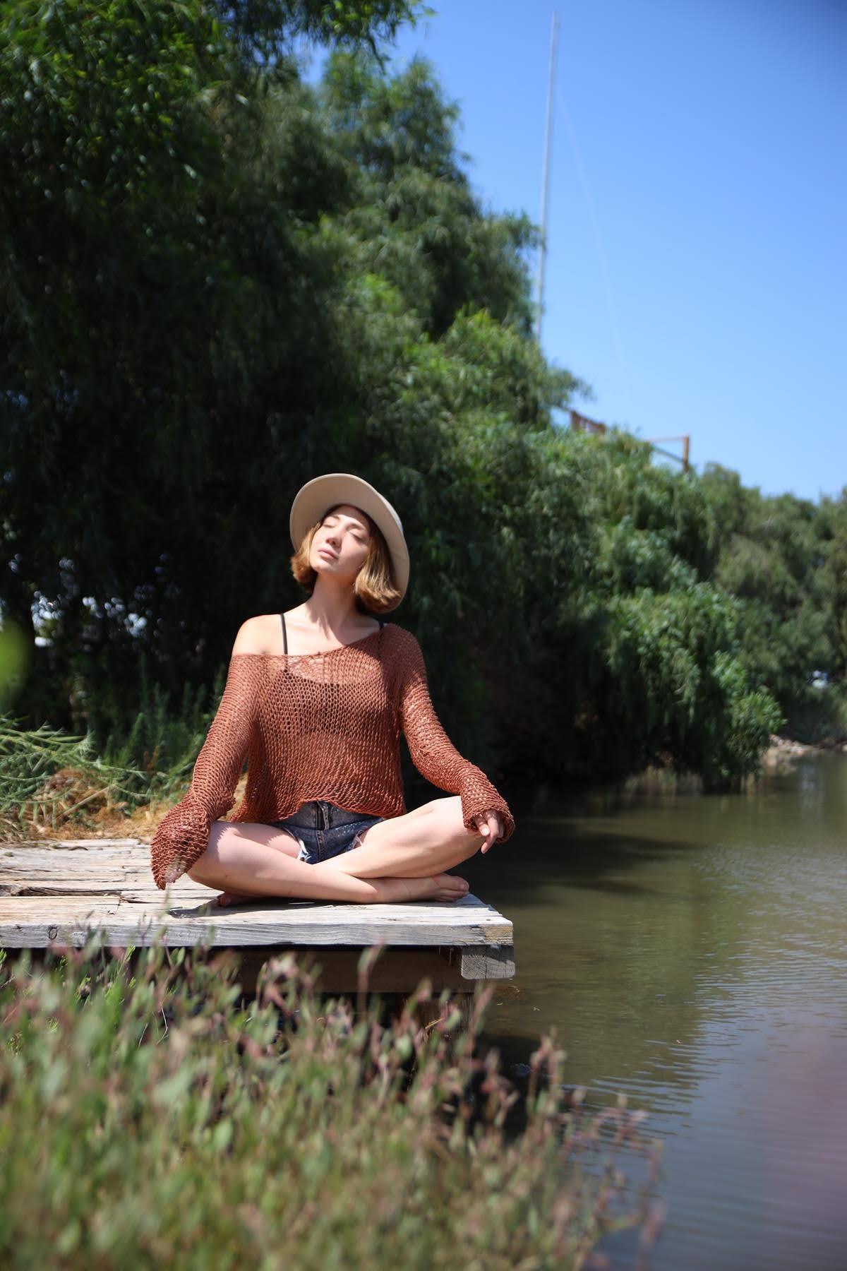 Tarçın Rengi El Yapımı Örme Bluz - Şaman Butik Tarçın Rengi El Yapımı Örme Bluz