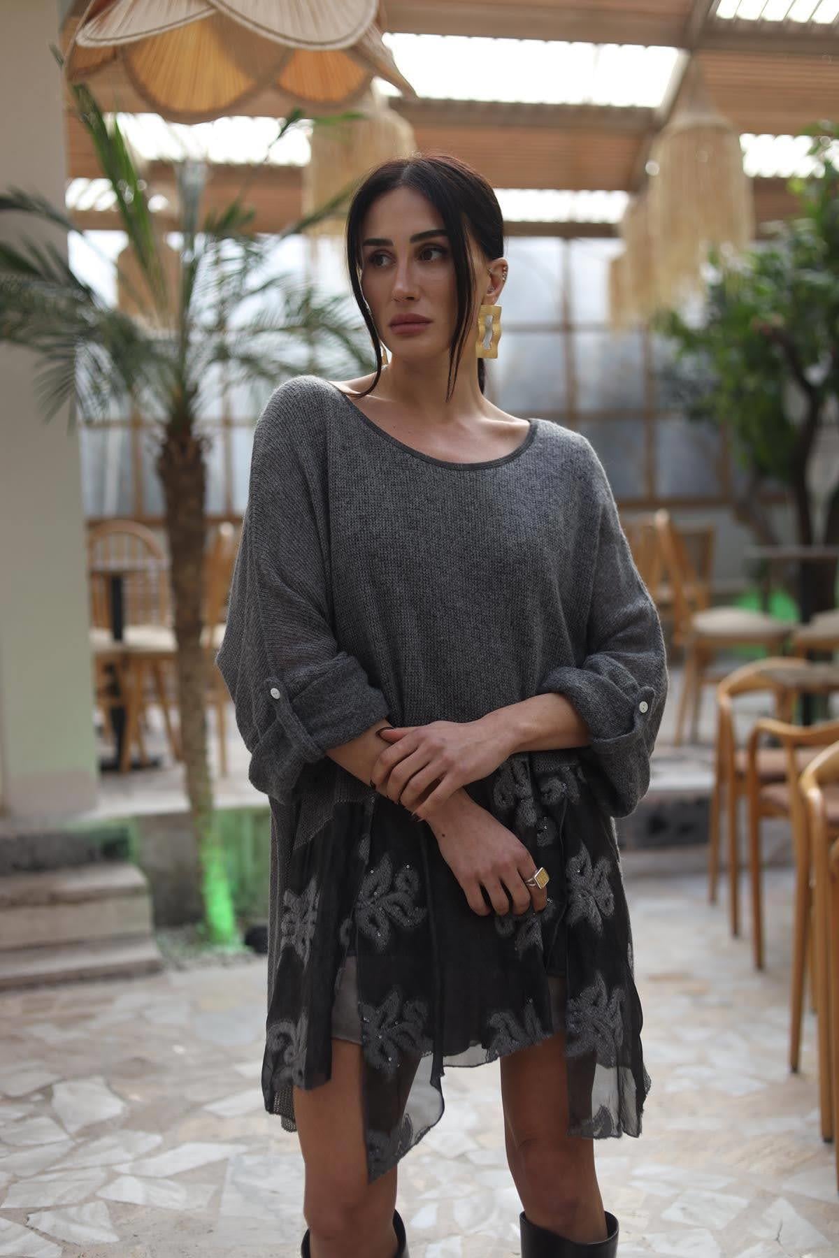 Füme Rengi Otantik Kabartmalı Garnili Bluz