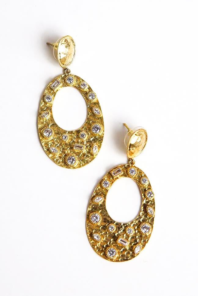  Oval Tasarım Kristal Taşlı Küpe