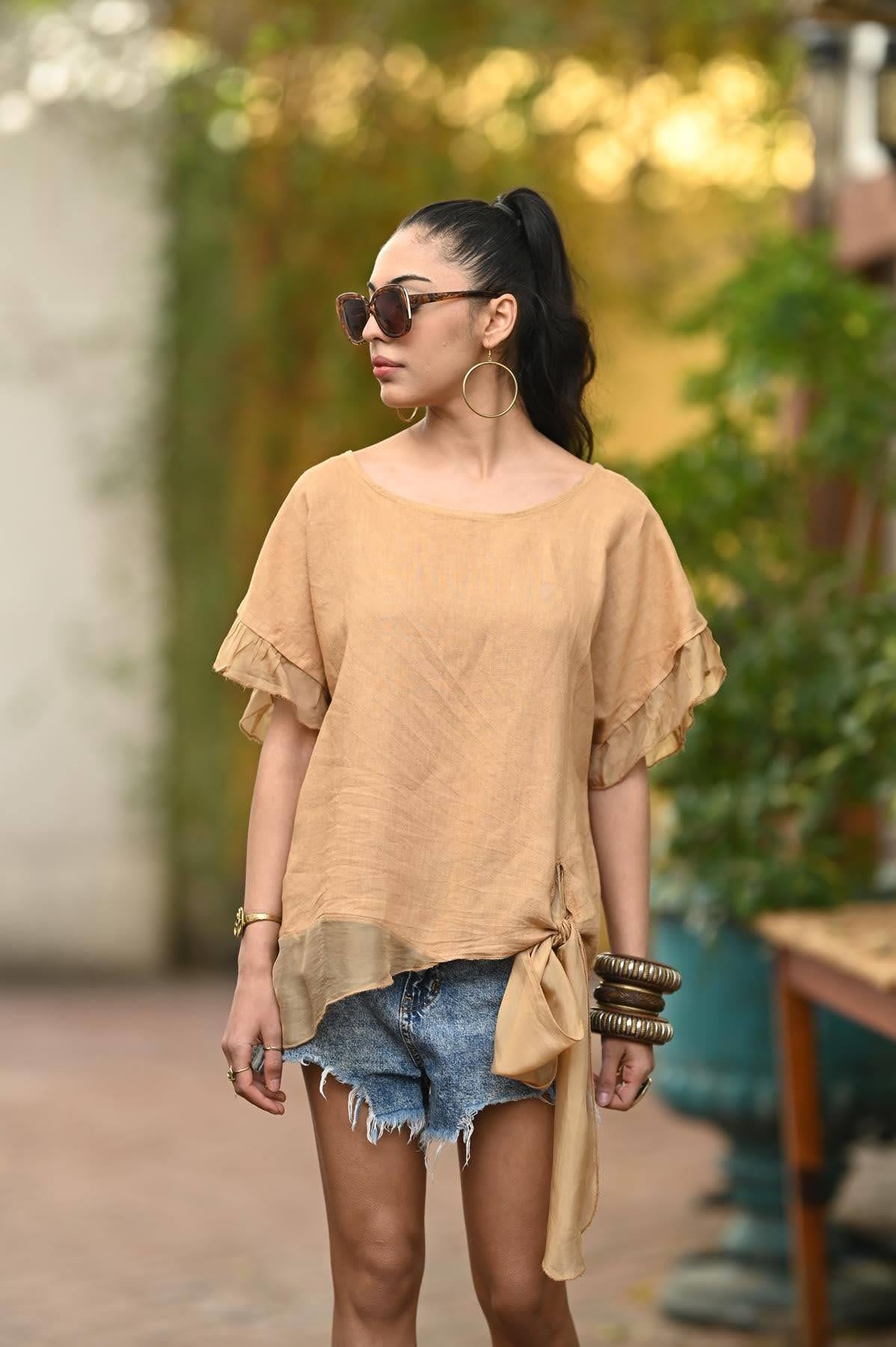 Camel Rengi Sırt Dekolteli İpek Detaylı Keten Bluz
