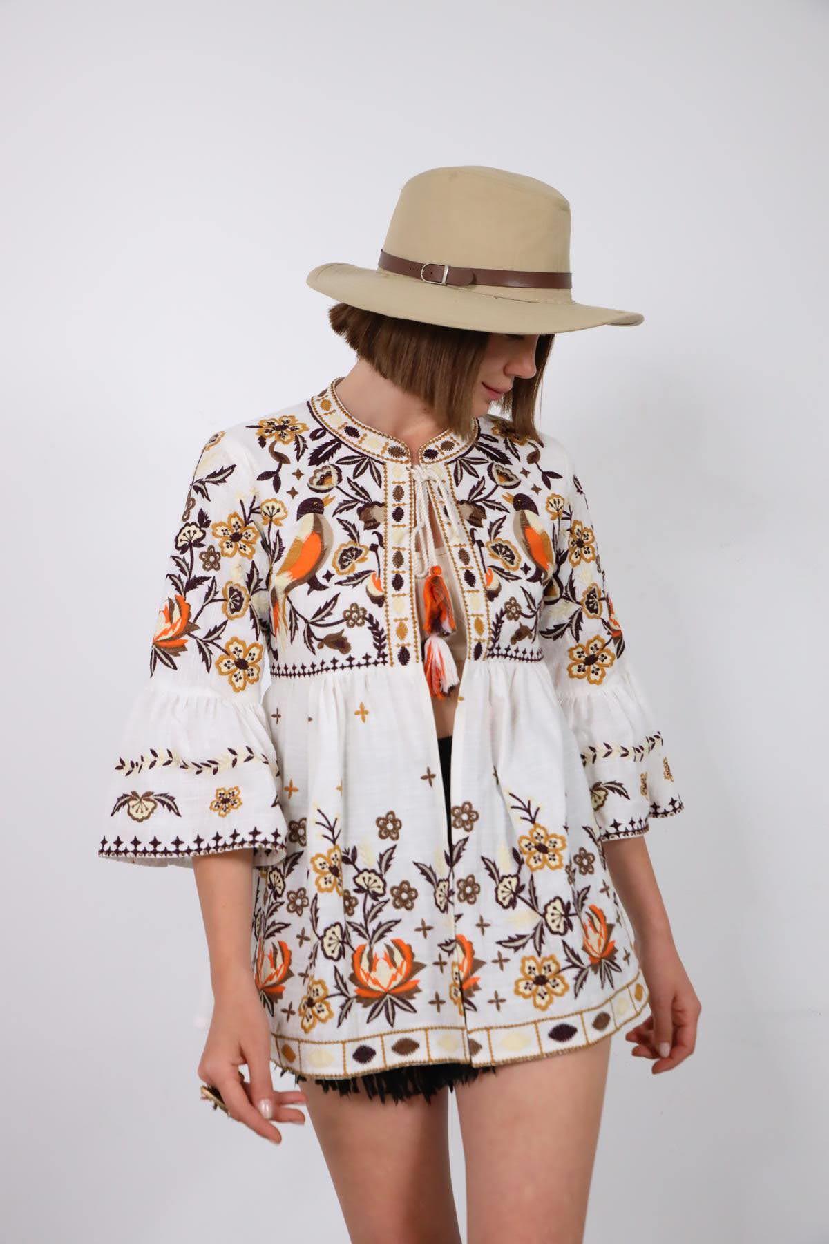 Beyaz Yakası Püsküllü Nakışlı İspanyol Kol Ceket - Şaman Butik Beyaz Yakası Püsküllü Nakışlı İspanyol Kol Ceket