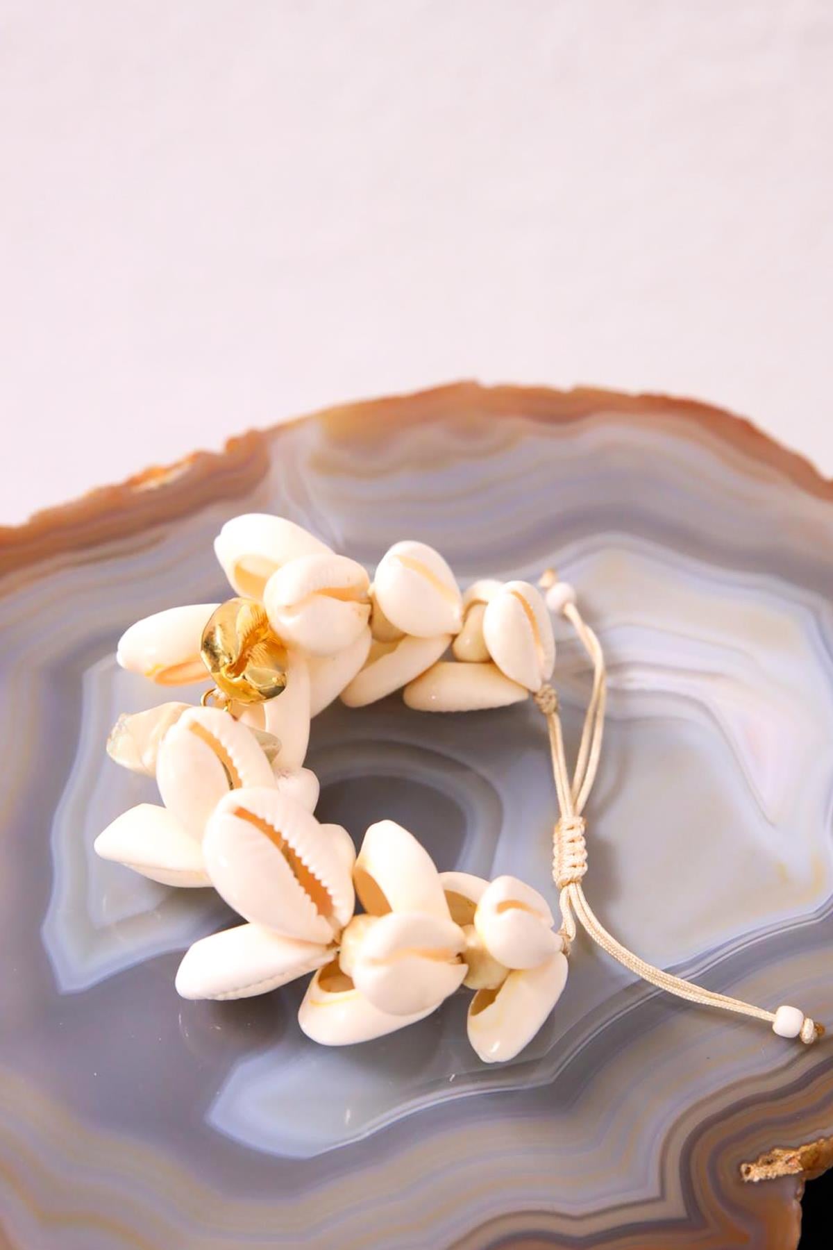 Gold Detaylı Deniz Kabuğu Bileklik - Şaman Butik Gold Detaylı Deniz Kabuğu Bileklik