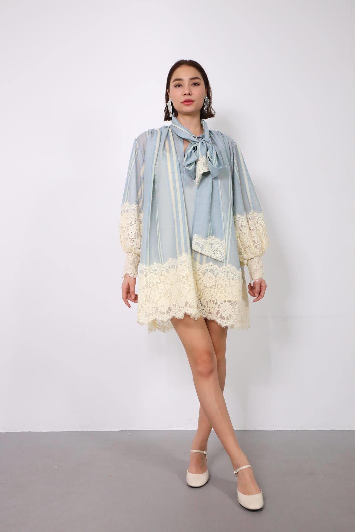  Mavi Şal Yaka Dantel Detaylı Kısa Şık Elbise