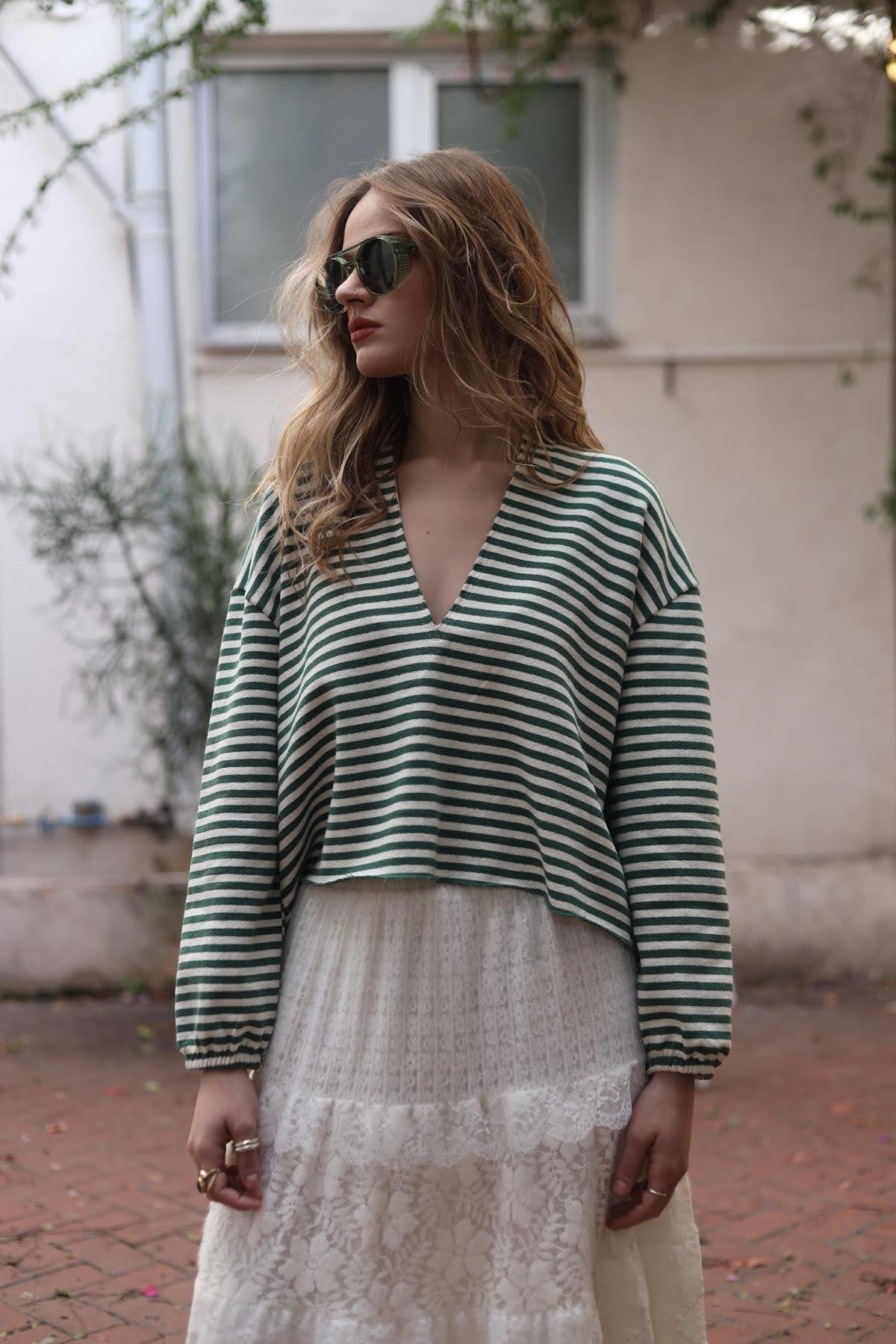 Yeşil Derin V Yaka Çizgili Bluz