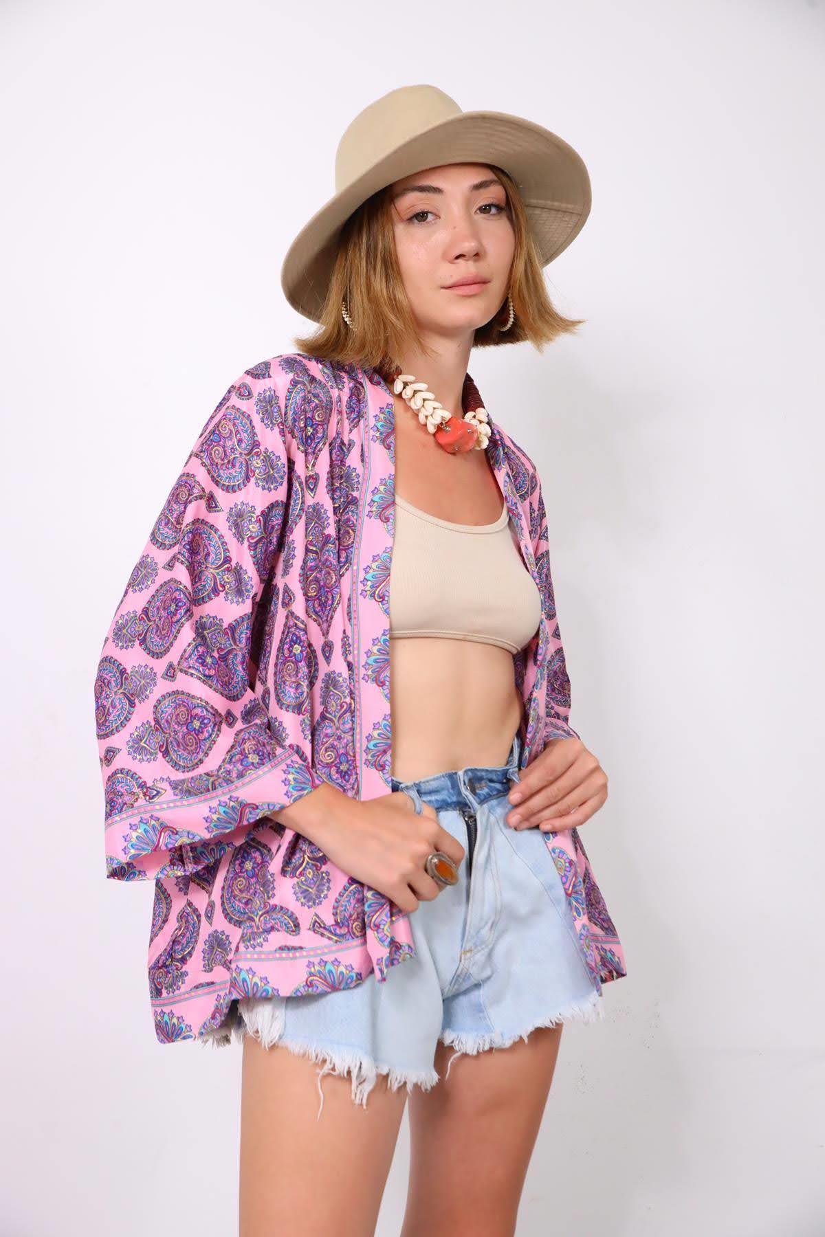 Pembe Desenli Kısa İpek Kimono - Şaman Butik Pembe Desenli Kısa İpek Kimono