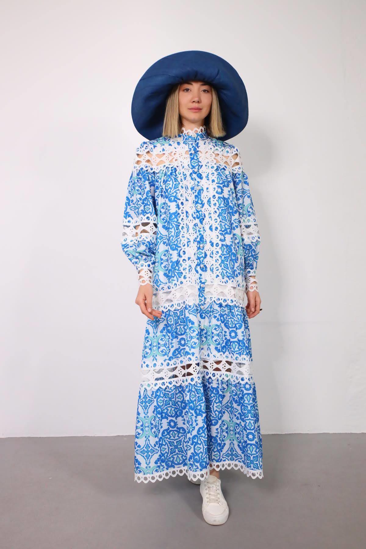 Beyaz Mavi Desenli Güpür Parçalı Düğmeli Elbise - Şaman Butik Beyaz Mavi Desenli Güpür Parçalı Düğmeli Elbise