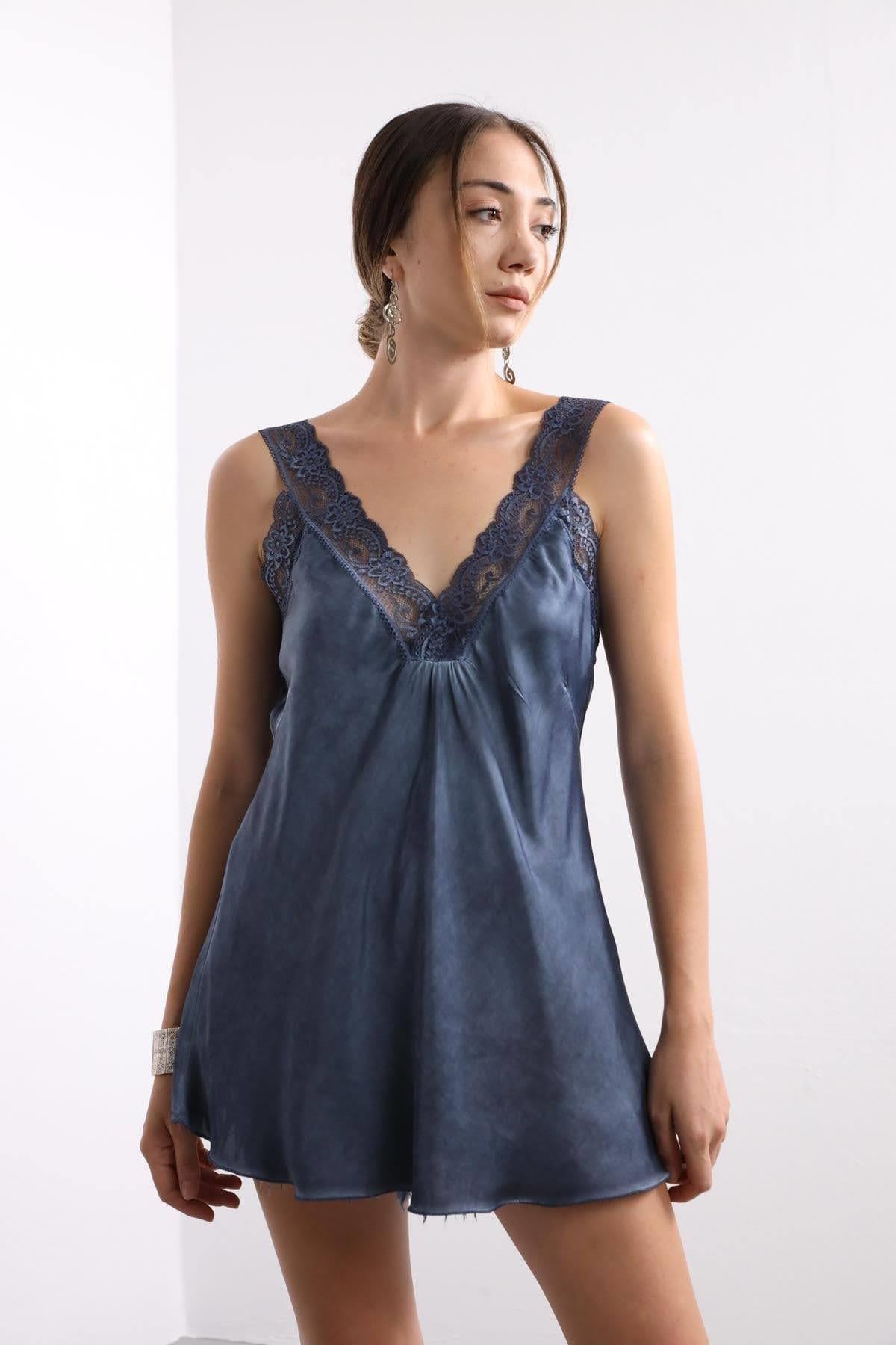 Lacivert İnce Dantel İşlemeli Atlet